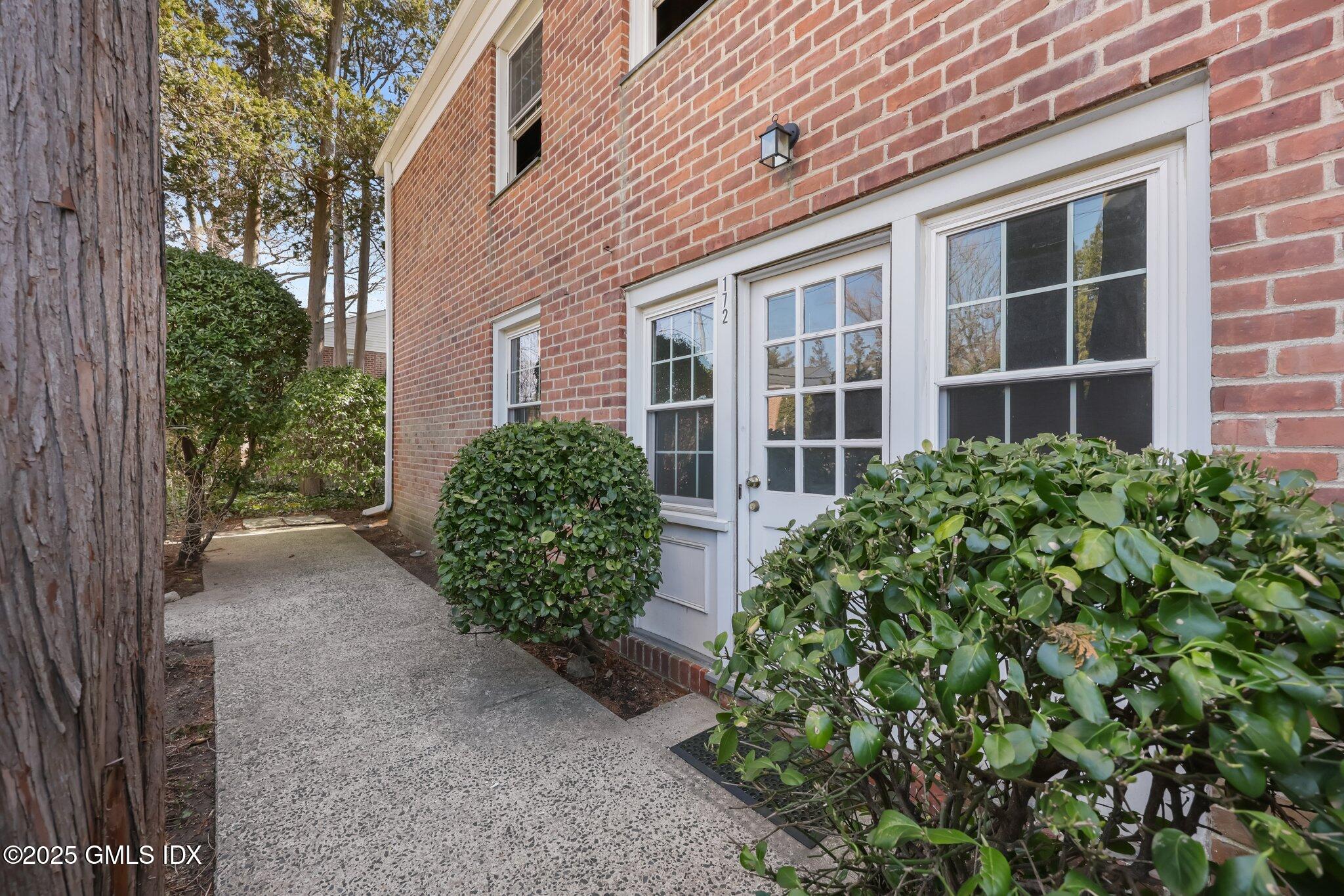 Greenwich, Connecticut 06830, United States, 2 Bedrooms Bedrooms, ,1 BathroomBathrooms,Residential,Contingent,103877