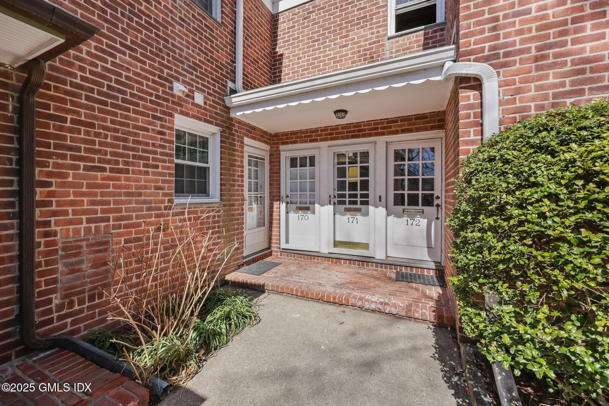 Greenwich, Connecticut 06830, United States, 2 Bedrooms Bedrooms, ,1 BathroomBathrooms,Residential,Contingent,103877