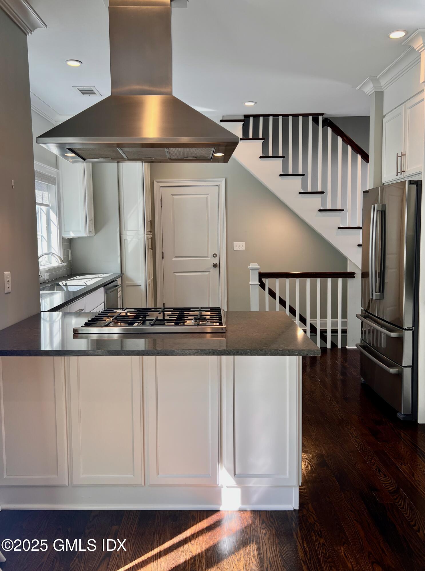 31 Moshier Street, Greenwich, Connecticut - 3 Bedrooms  
3.5 Bathrooms - 