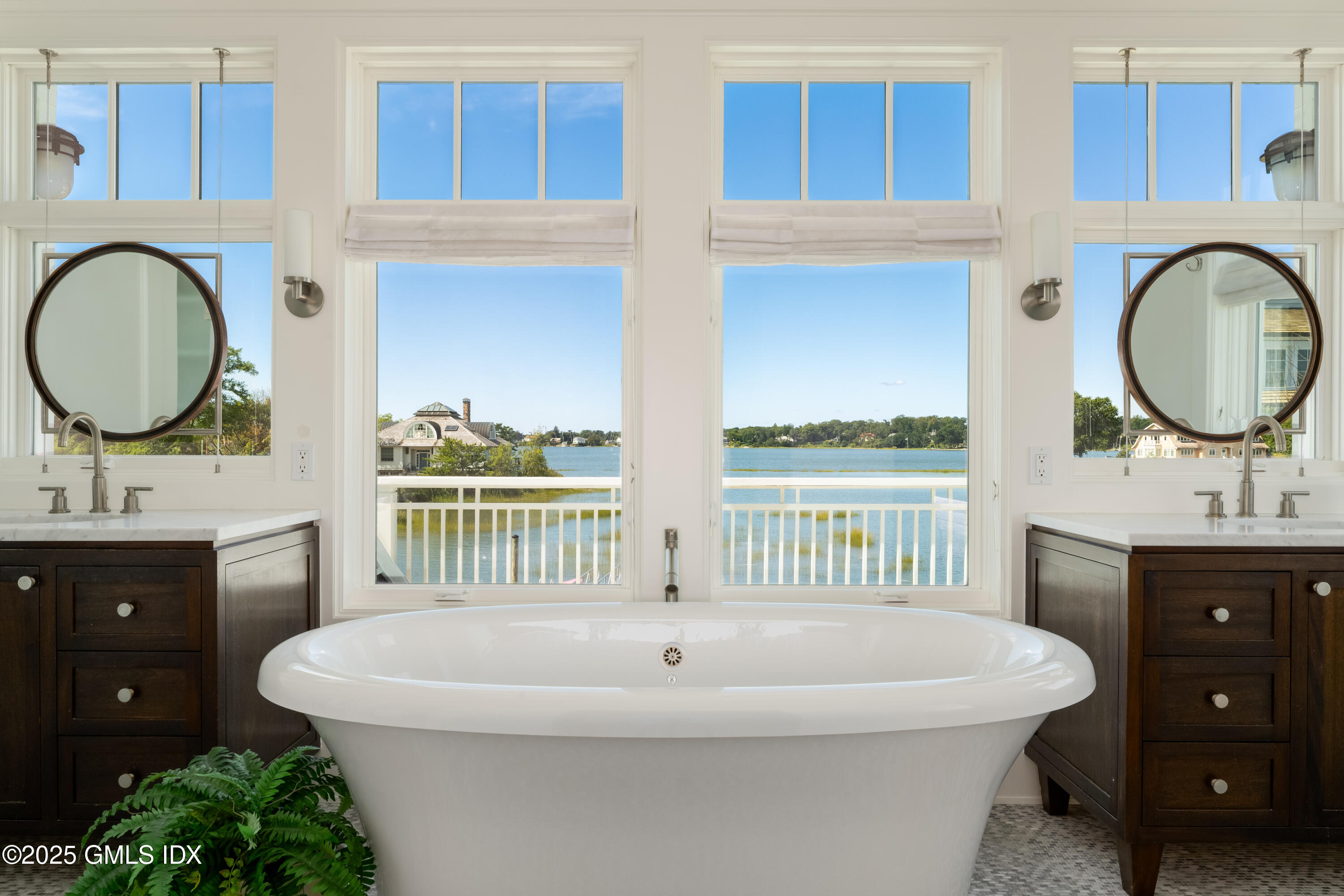 Old Greenwich, Connecticut 06870, United States, 5 Bedrooms Bedrooms, ,5 BathroomsBathrooms,Residential,Coming Soon,204122