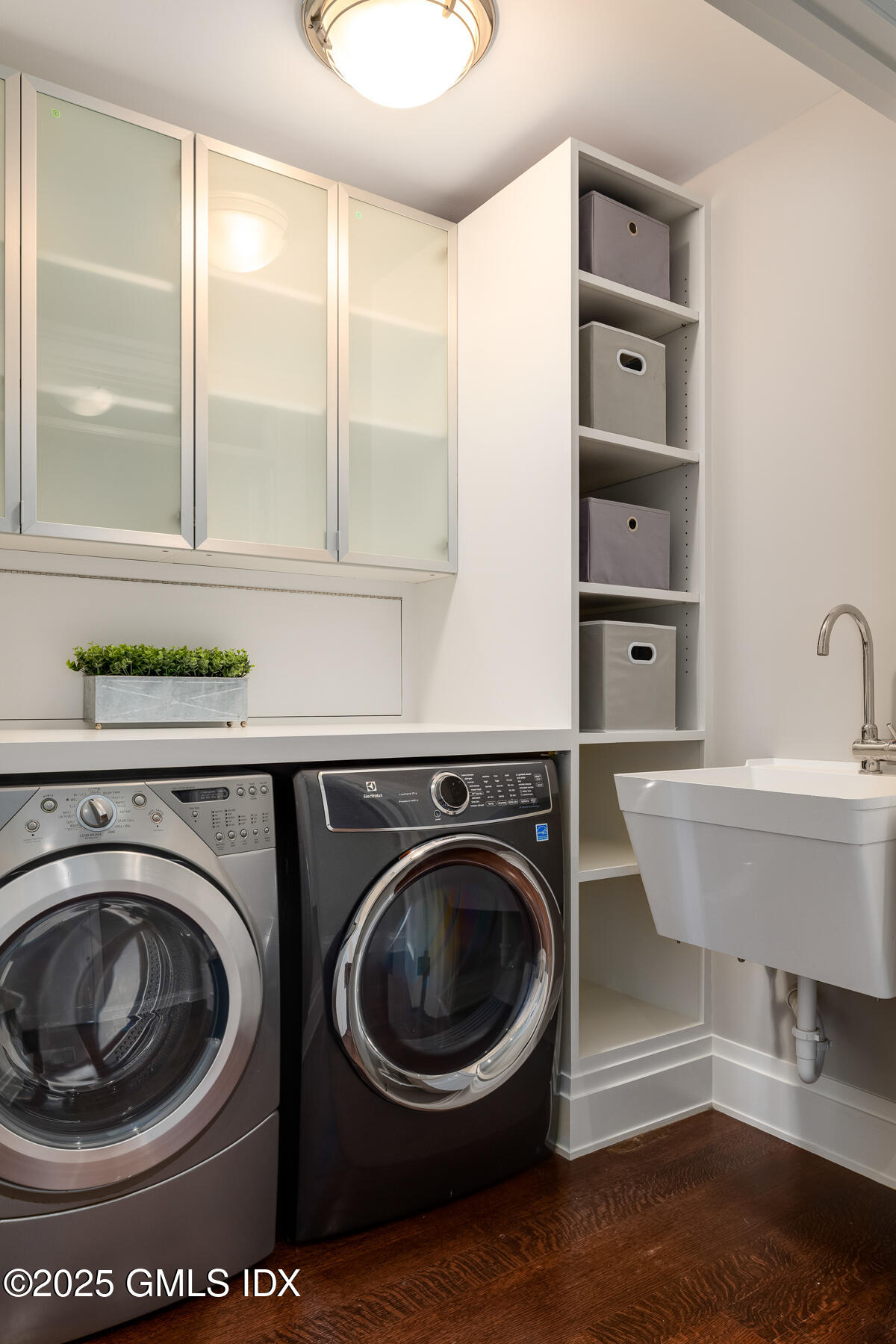 Old Greenwich, Connecticut 06870, United States, 5 Bedrooms Bedrooms, ,5 BathroomsBathrooms,Residential,Coming Soon,204122