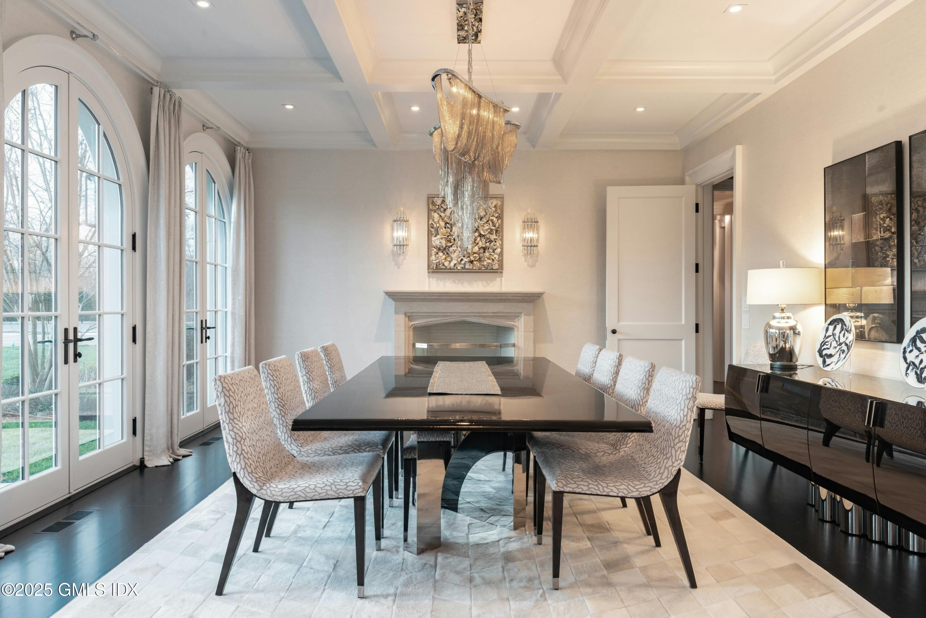 Photo 1 of 11 Round Hill Club Road, Greenwich, Connecticut, $19,900,000, Web #: 122811
