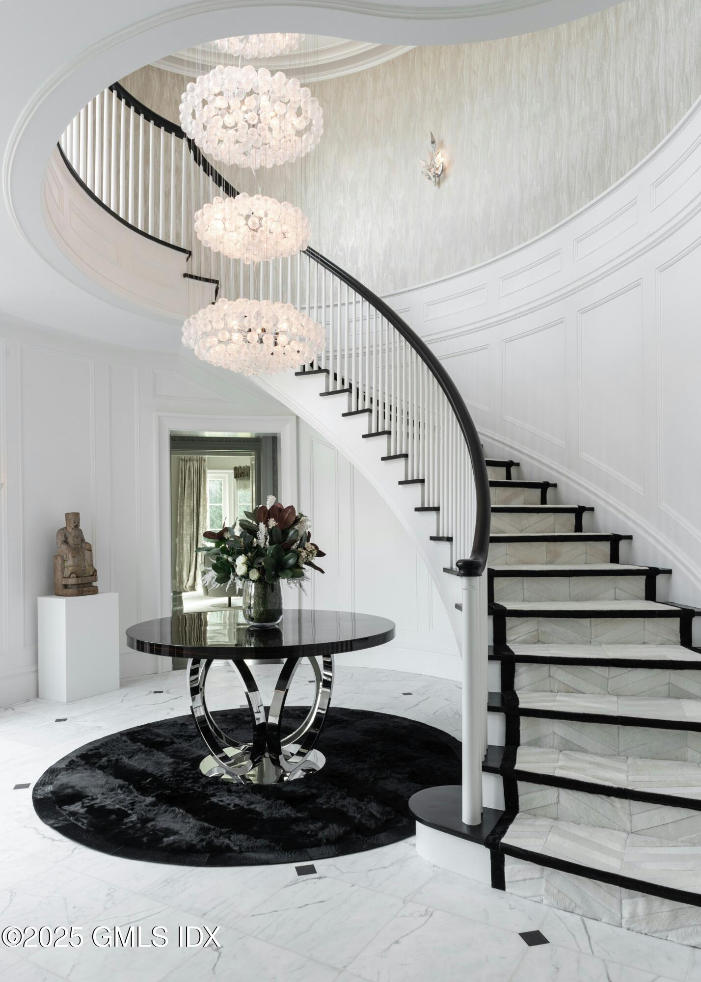 Photo 1 of 11 Round Hill Club Road, Greenwich, Connecticut, $19,900,000, Web #: 122811
