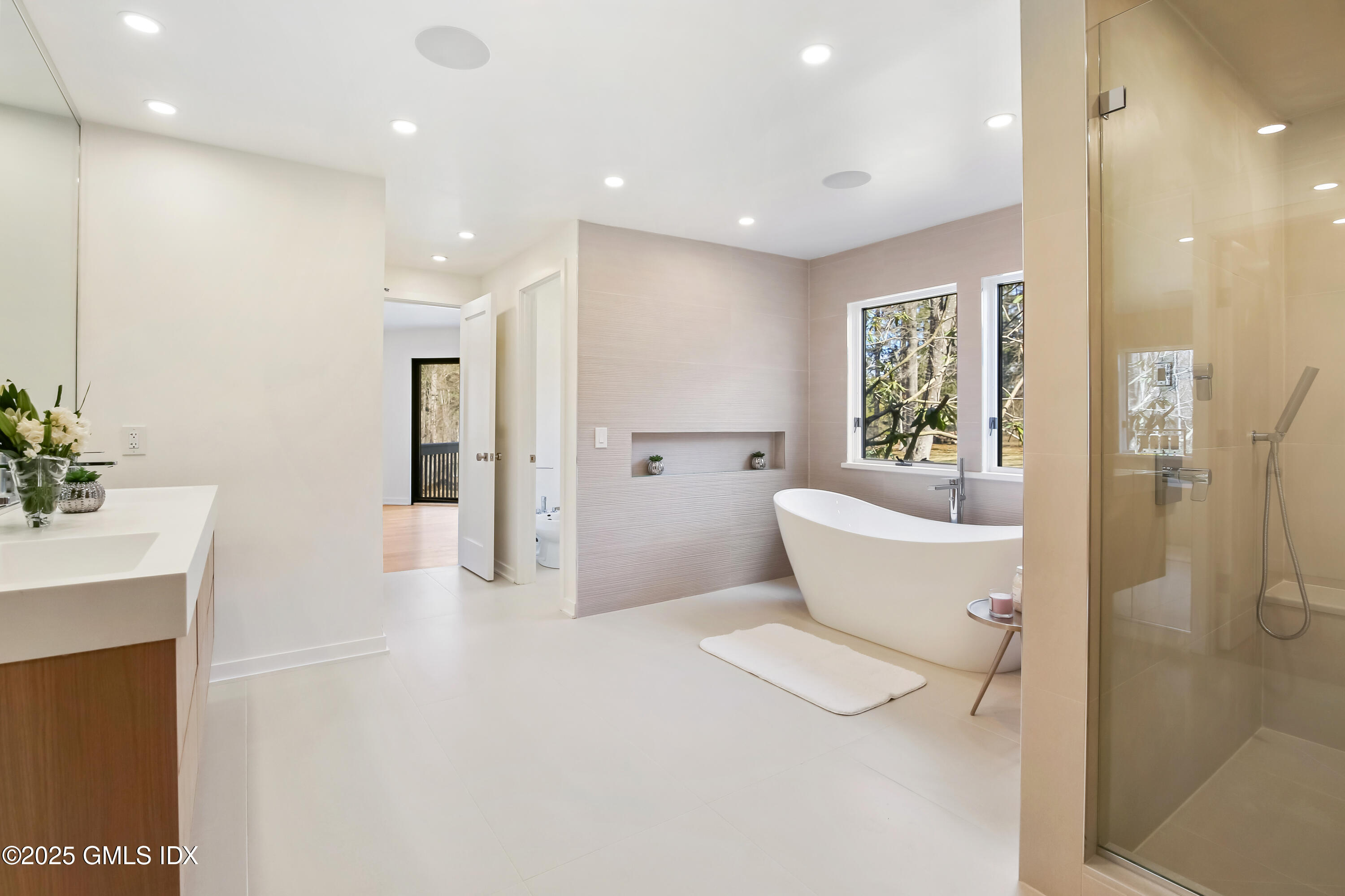 Greenwich, Connecticut 06831, United States, 7 Bedrooms Bedrooms, ,7 BathroomsBathrooms,Residential,Active,104330