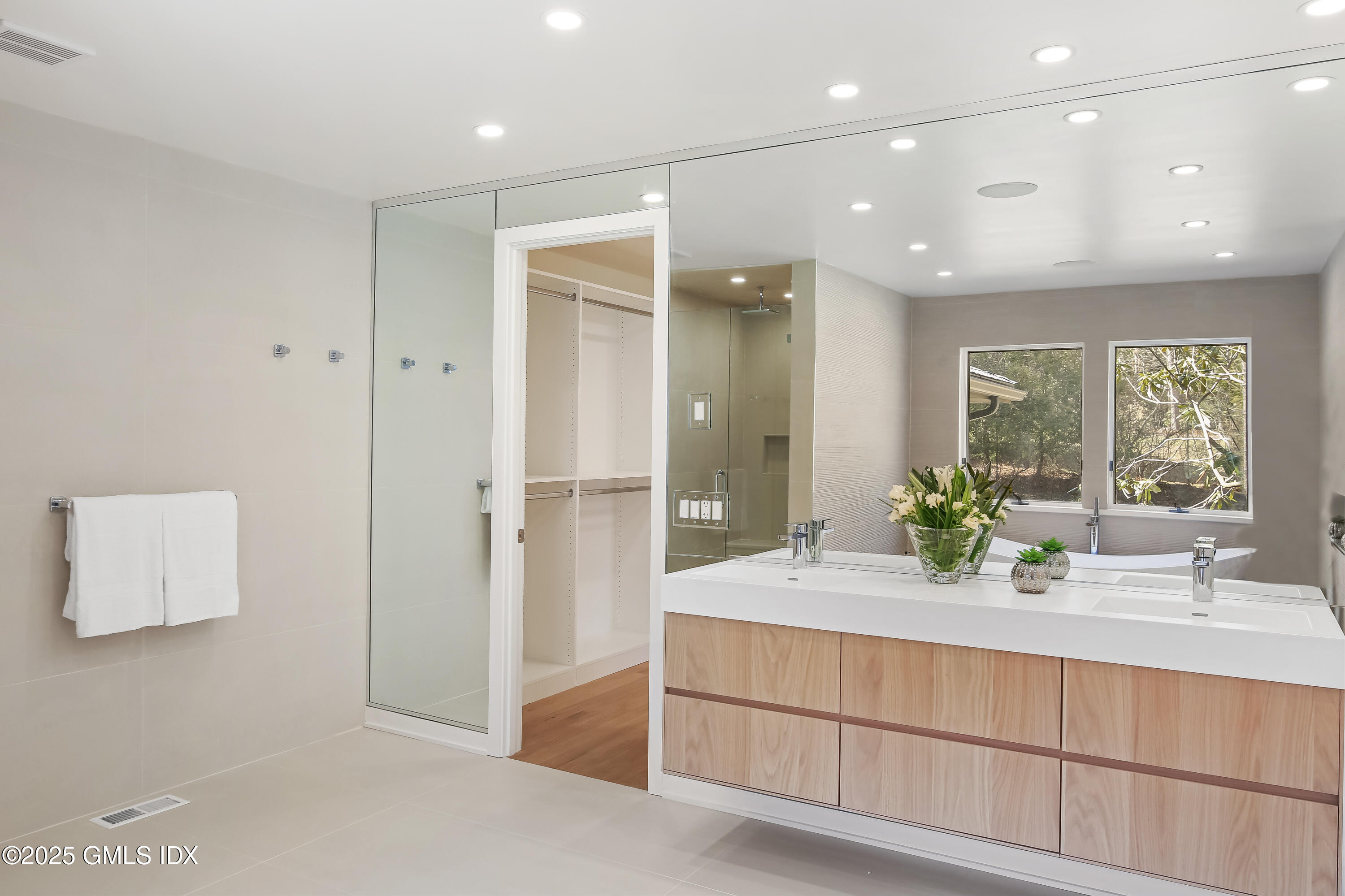 Greenwich, Connecticut 06831, United States, 7 Bedrooms Bedrooms, ,7 BathroomsBathrooms,Residential,Active,104330