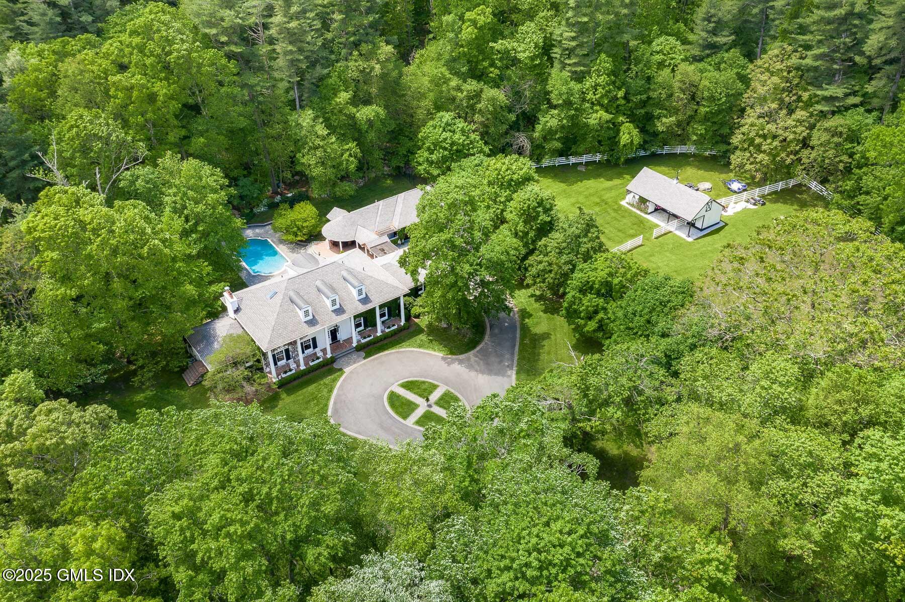 44 N Porchuck Road, Greenwich, Connecticut - 6 Bedrooms  
7.5 Bathrooms - 