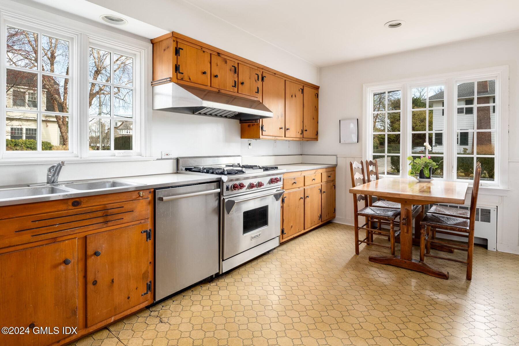 Old Greenwich, Connecticut 06870, United States, 4 Bedrooms Bedrooms, ,3 BathroomsBathrooms,Residential,Active,135997