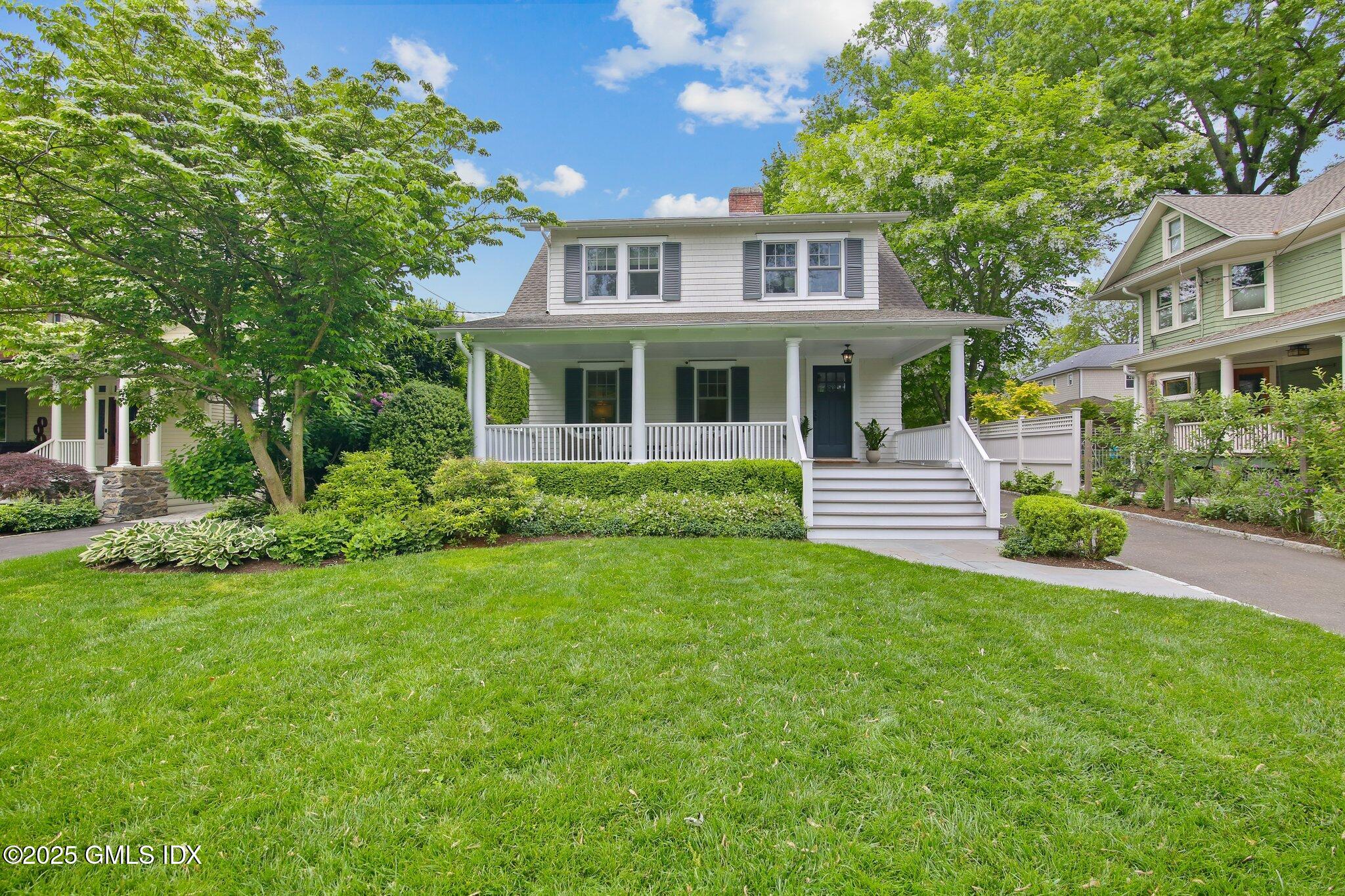 17 Highview Avenue, Old Greenwich, Connecticut - 5 Bedrooms  
5 Bathrooms - 