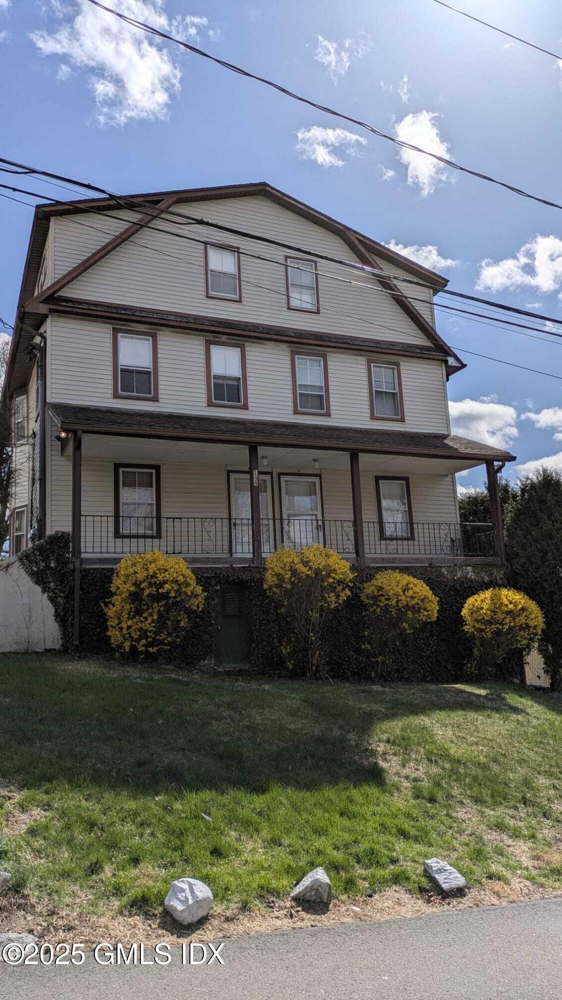 Rental Property at 144 Pine Street, Greenwich, Connecticut - Bedrooms: 2 
Bathrooms: 2  - $3,200 MO.