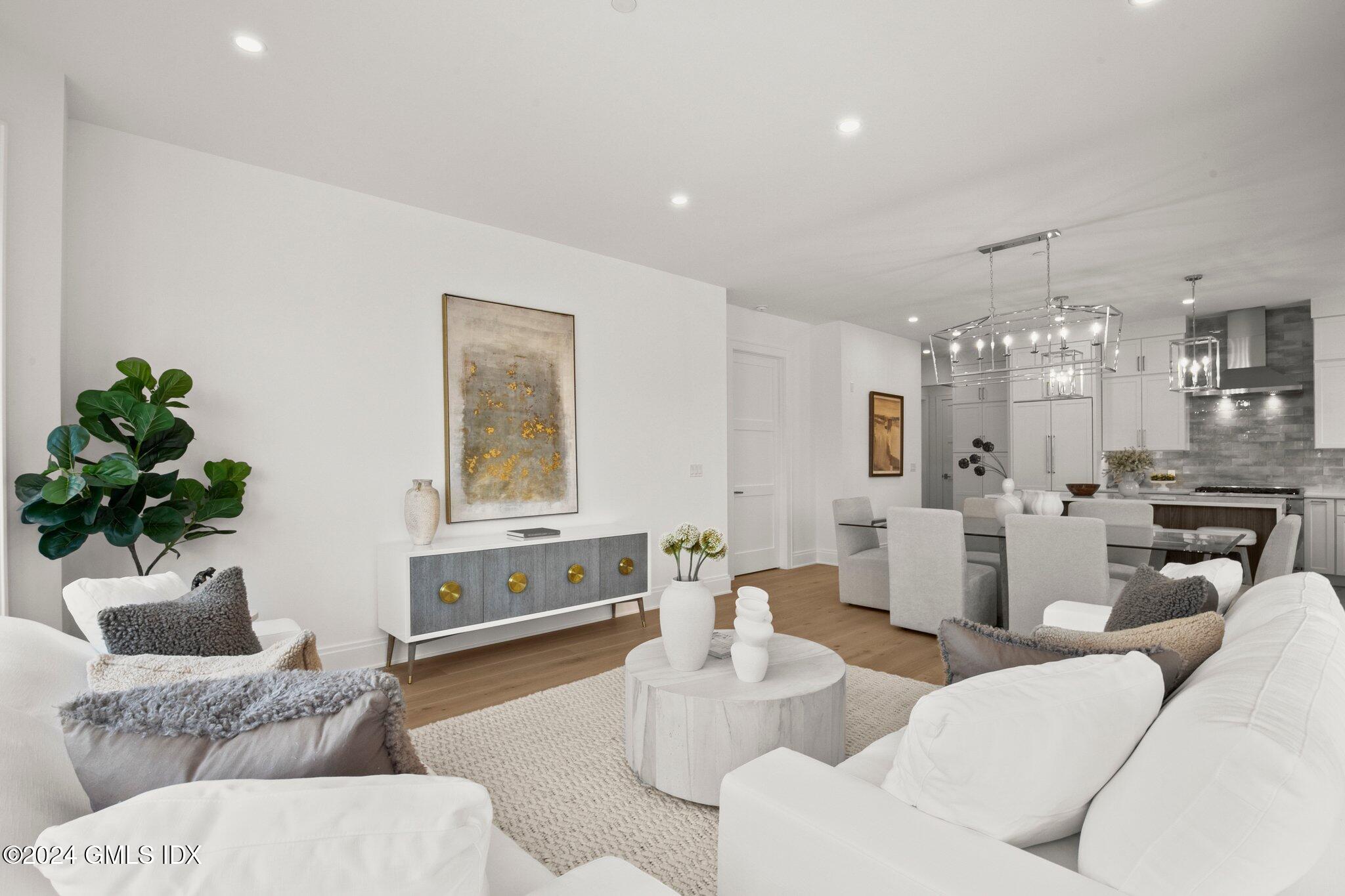 Greenwich, Connecticut 06830, United States, 2 Bedrooms Bedrooms, ,2 BathroomsBathrooms,Residential,Active,34638