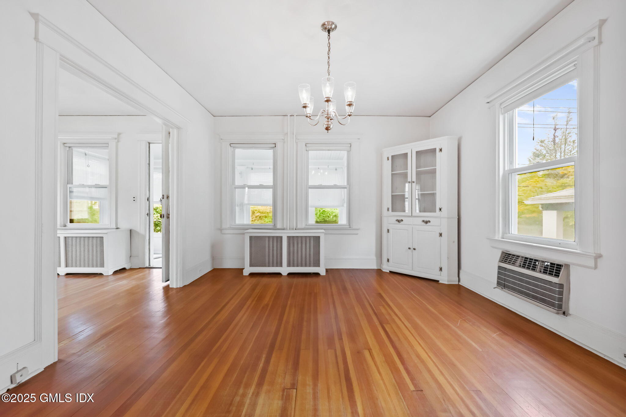 Greenwich, Connecticut 06830, United States, 2 Bedrooms Bedrooms, ,2 BathroomsBathrooms,Residential,Active,218838