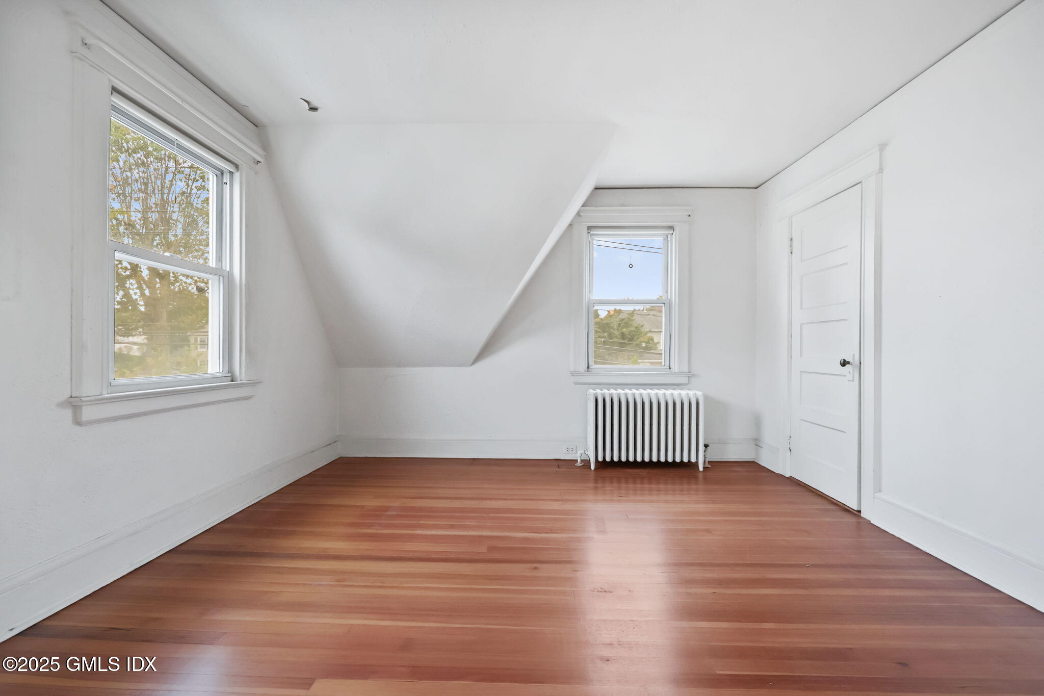 Greenwich, Connecticut 06830, United States, 2 Bedrooms Bedrooms, ,2 BathroomsBathrooms,Residential,Active,218838