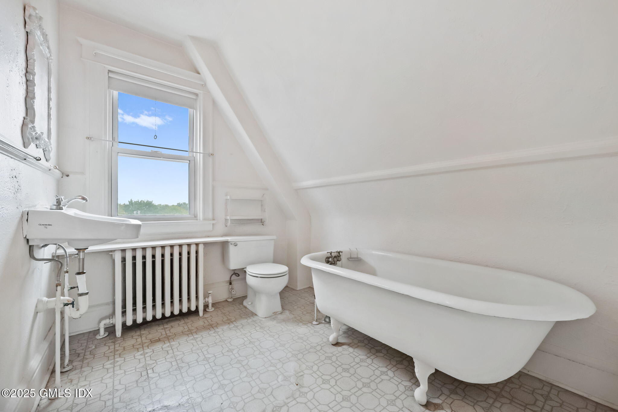 Greenwich, Connecticut 06830, United States, 2 Bedrooms Bedrooms, ,2 BathroomsBathrooms,Residential,Active,218838