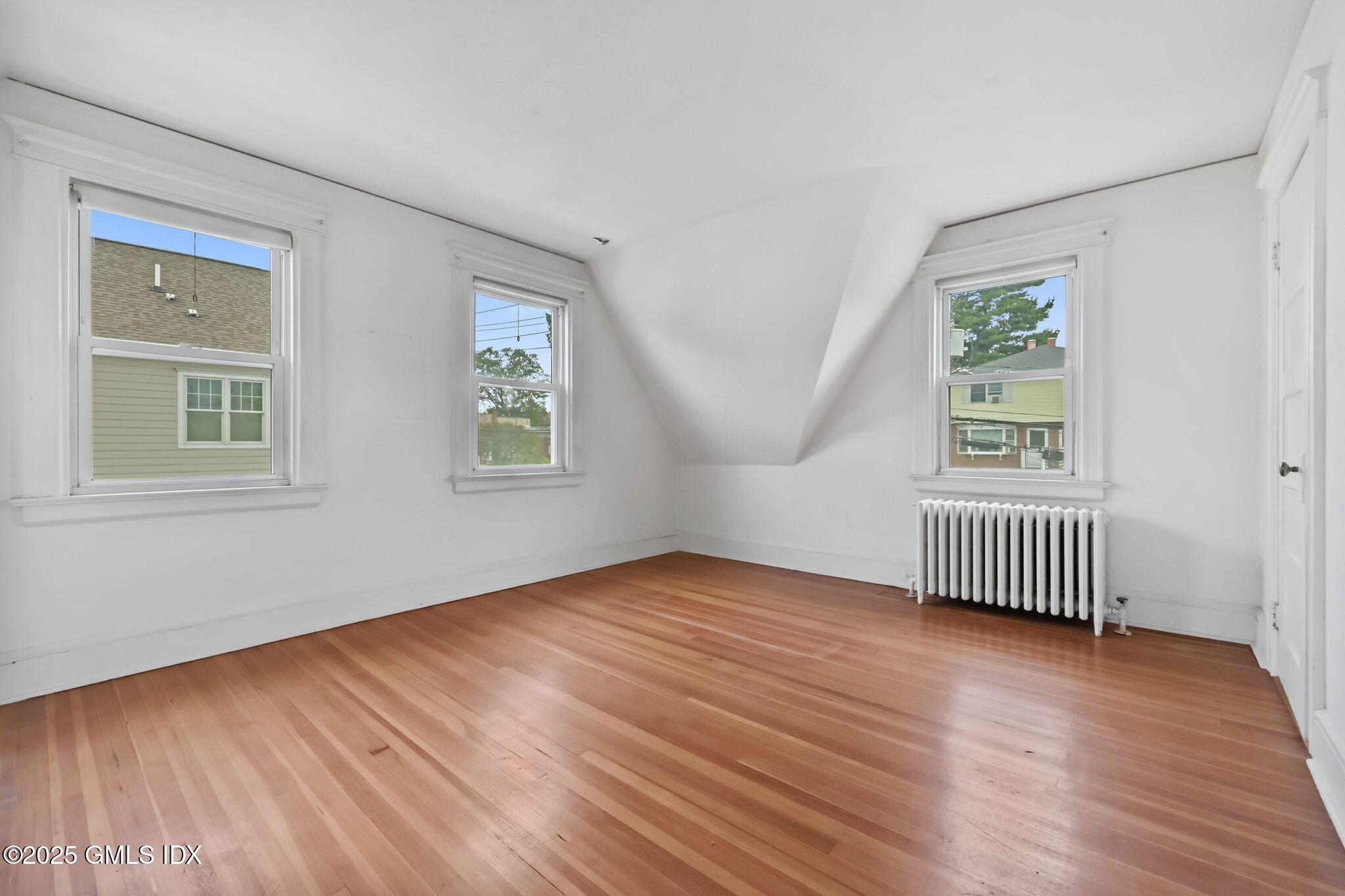 Greenwich, Connecticut 06830, United States, 2 Bedrooms Bedrooms, ,2 BathroomsBathrooms,Residential,Active,218838