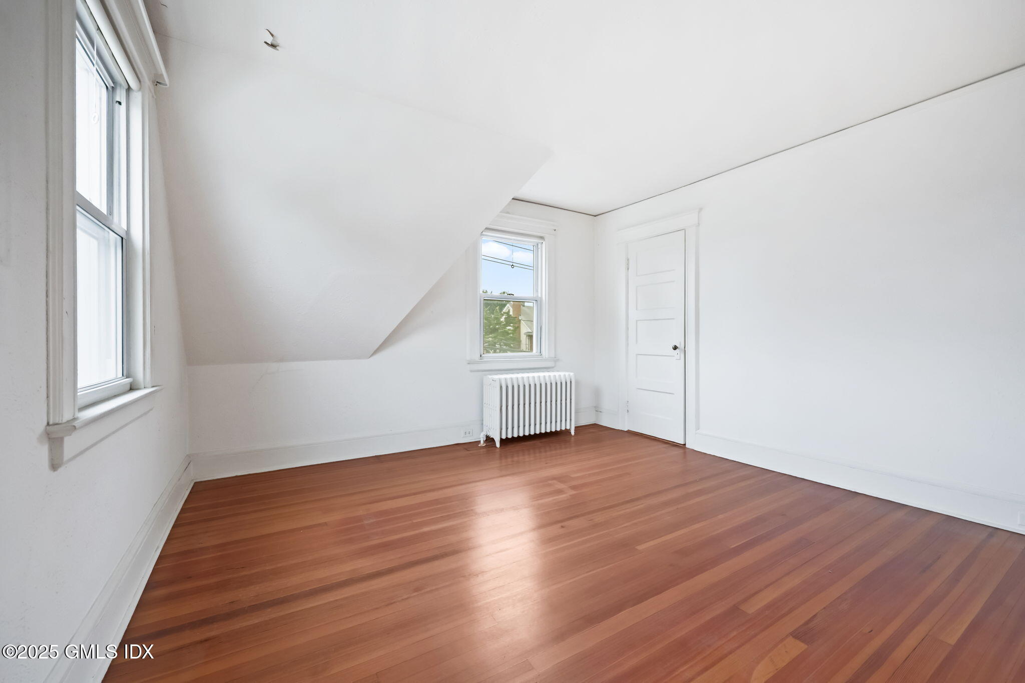 Greenwich, Connecticut 06830, United States, 2 Bedrooms Bedrooms, ,2 BathroomsBathrooms,Residential,Active,218838