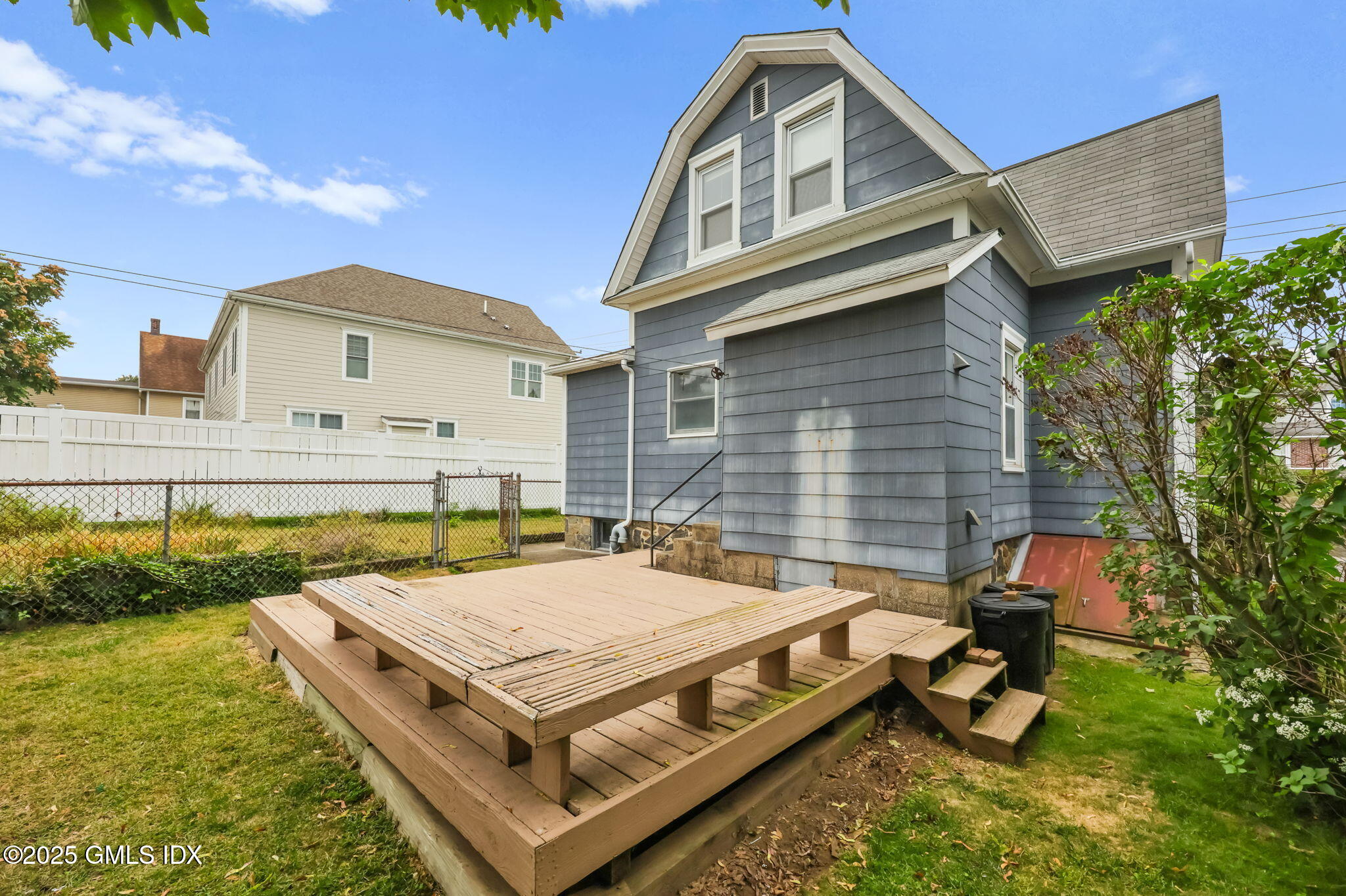 Greenwich, Connecticut 06830, United States, 2 Bedrooms Bedrooms, ,2 BathroomsBathrooms,Residential,Active,218838