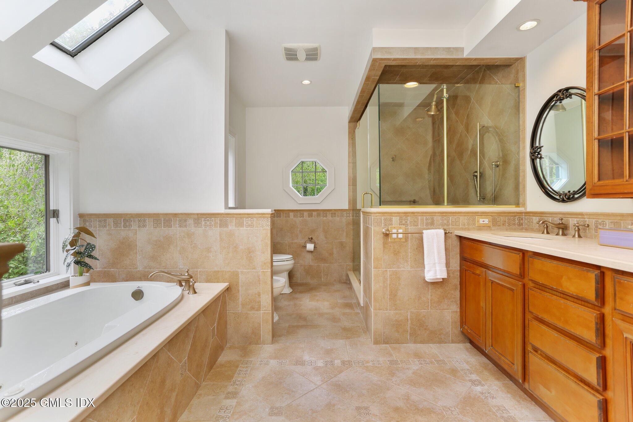 Greenwich, Connecticut 06831, United States, 6 Bedrooms Bedrooms, ,6 BathroomsBathrooms,Residential,Active,125171