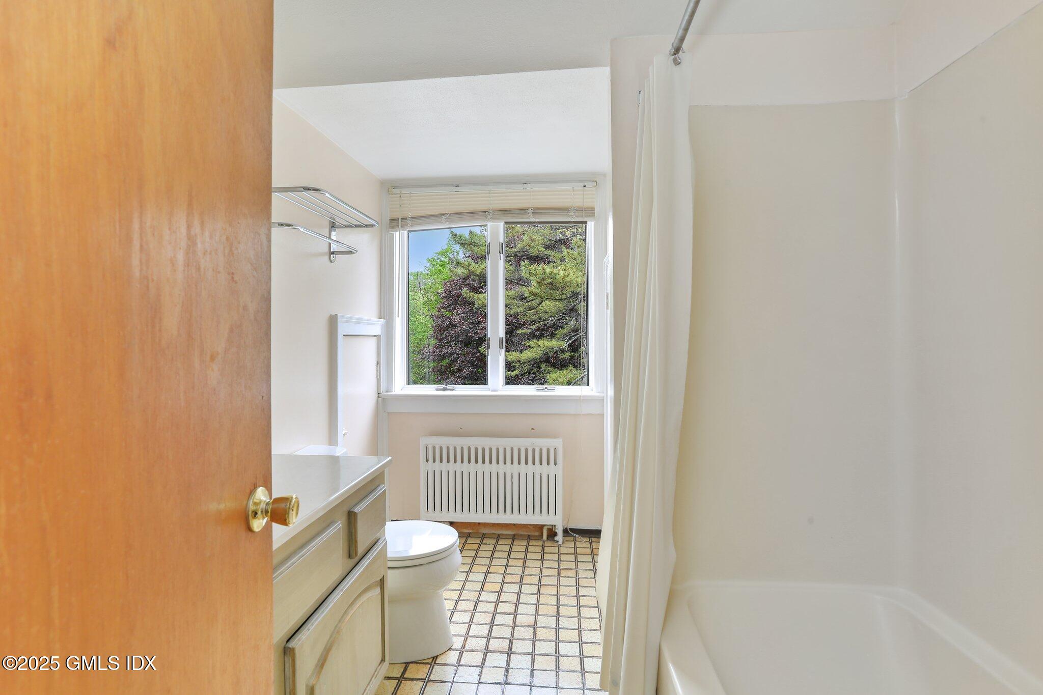 Greenwich, Connecticut 06831, United States, 6 Bedrooms Bedrooms, ,6 BathroomsBathrooms,Residential,Active,125171