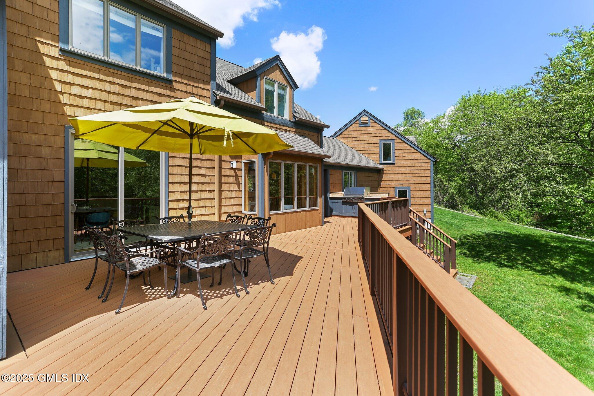 Greenwich, Connecticut 06831, United States, 6 Bedrooms Bedrooms, ,6 BathroomsBathrooms,Residential,Active,125171