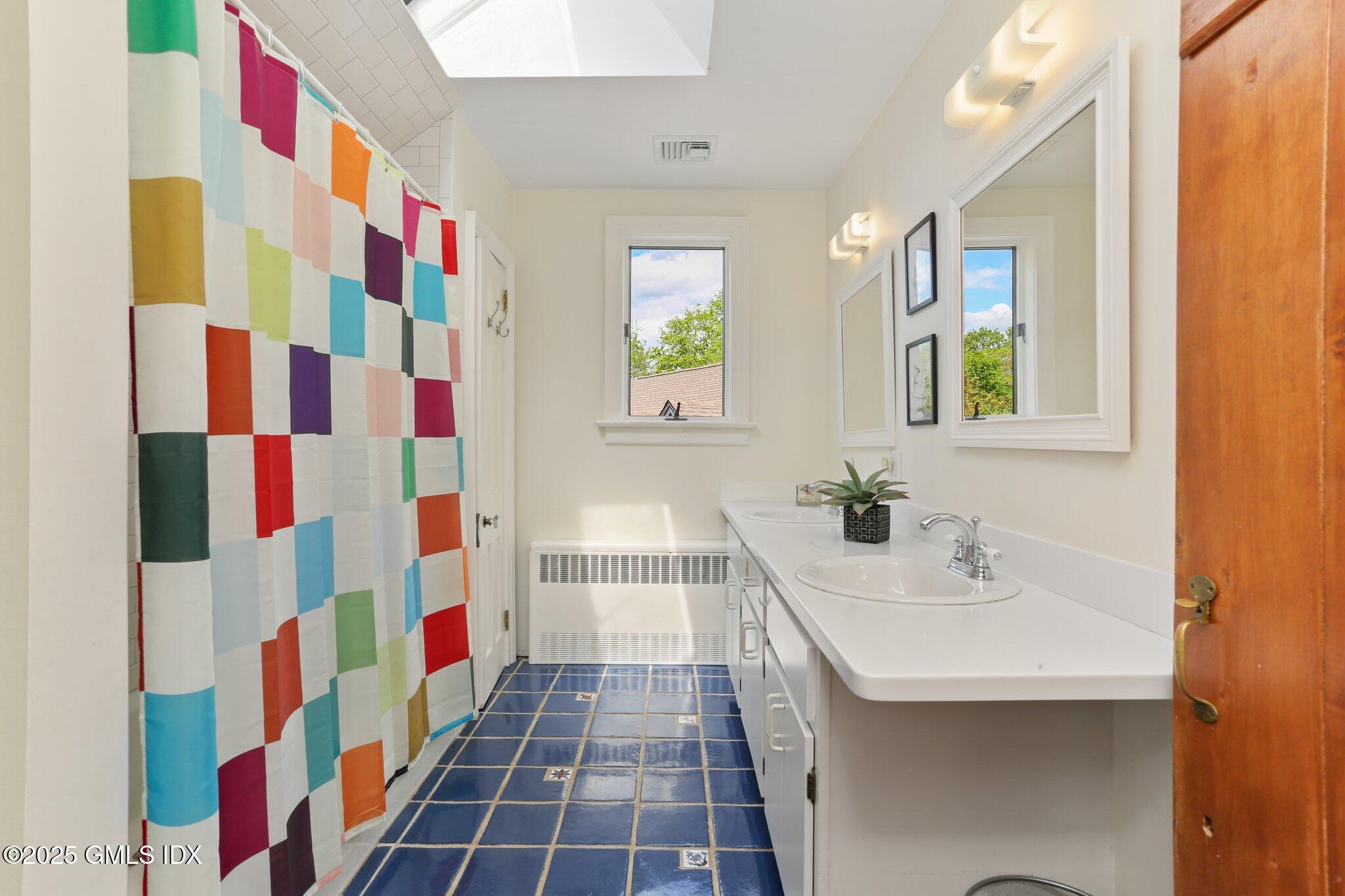 Greenwich, Connecticut 06831, United States, 6 Bedrooms Bedrooms, ,6 BathroomsBathrooms,Residential,Active,125171