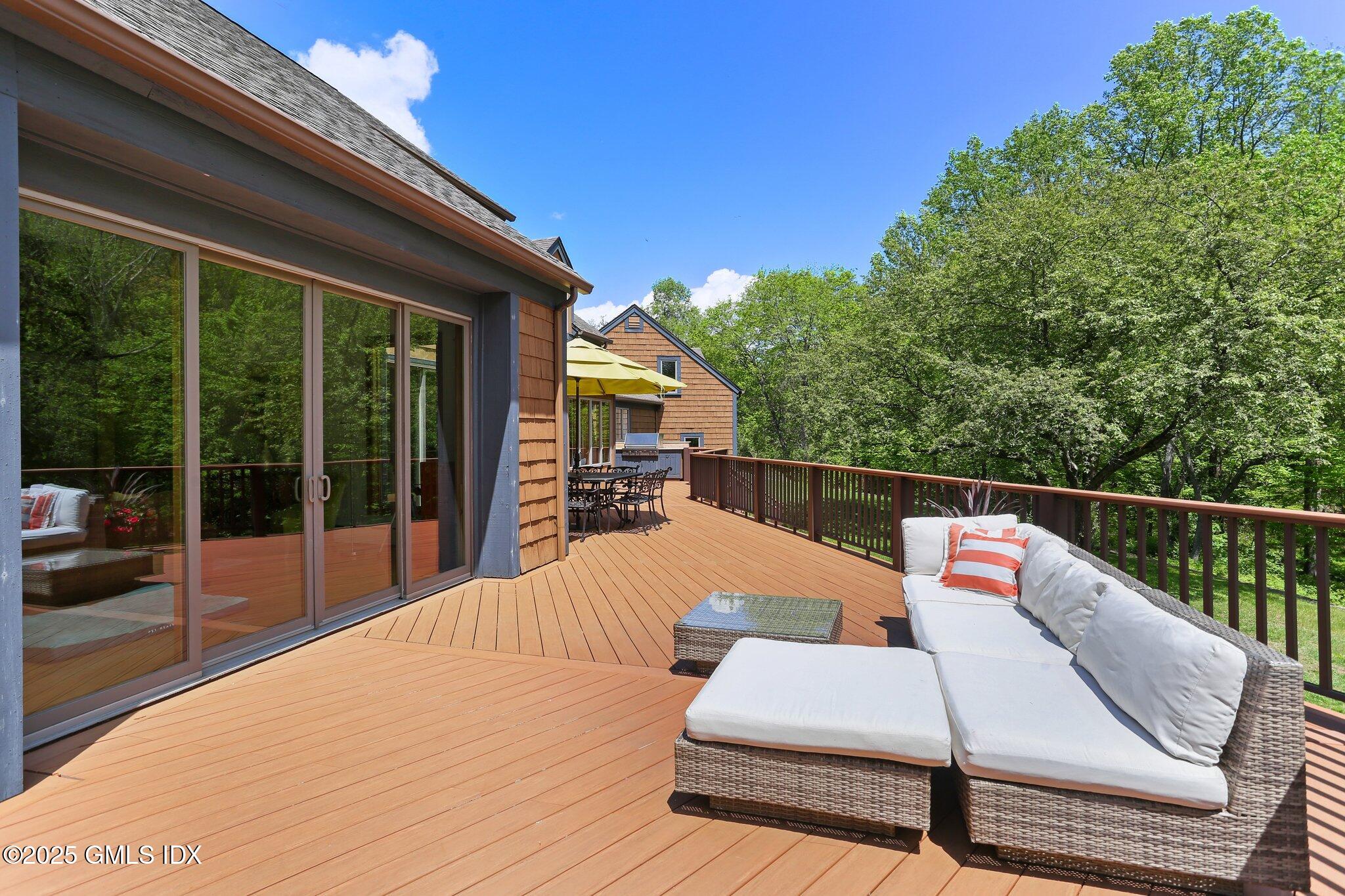 Greenwich, Connecticut 06831, United States, 6 Bedrooms Bedrooms, ,6 BathroomsBathrooms,Residential,Active,125171