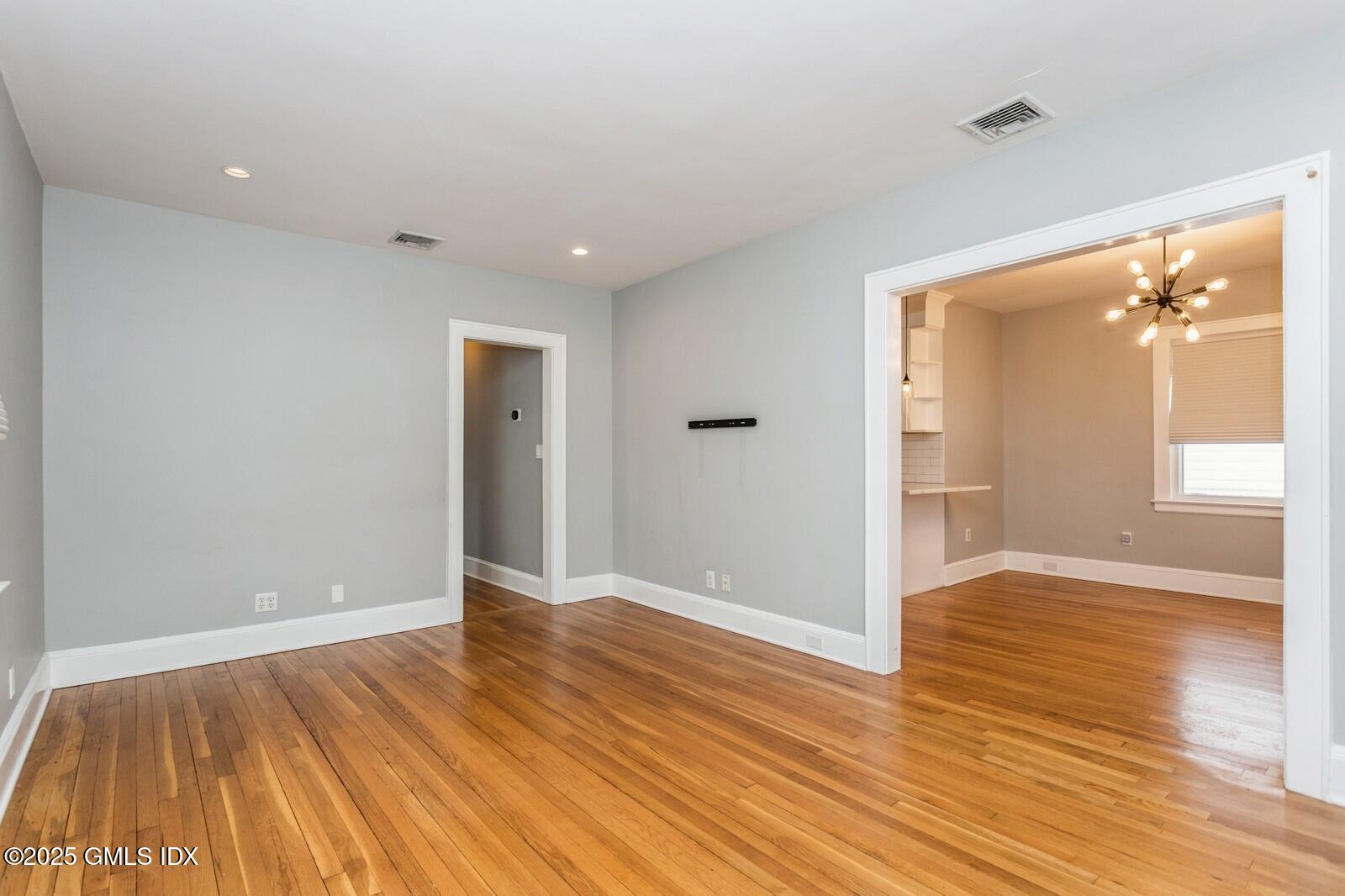 69 W View Street, Greenwich, Connecticut - 4 Bedrooms  
2 Bathrooms - 
