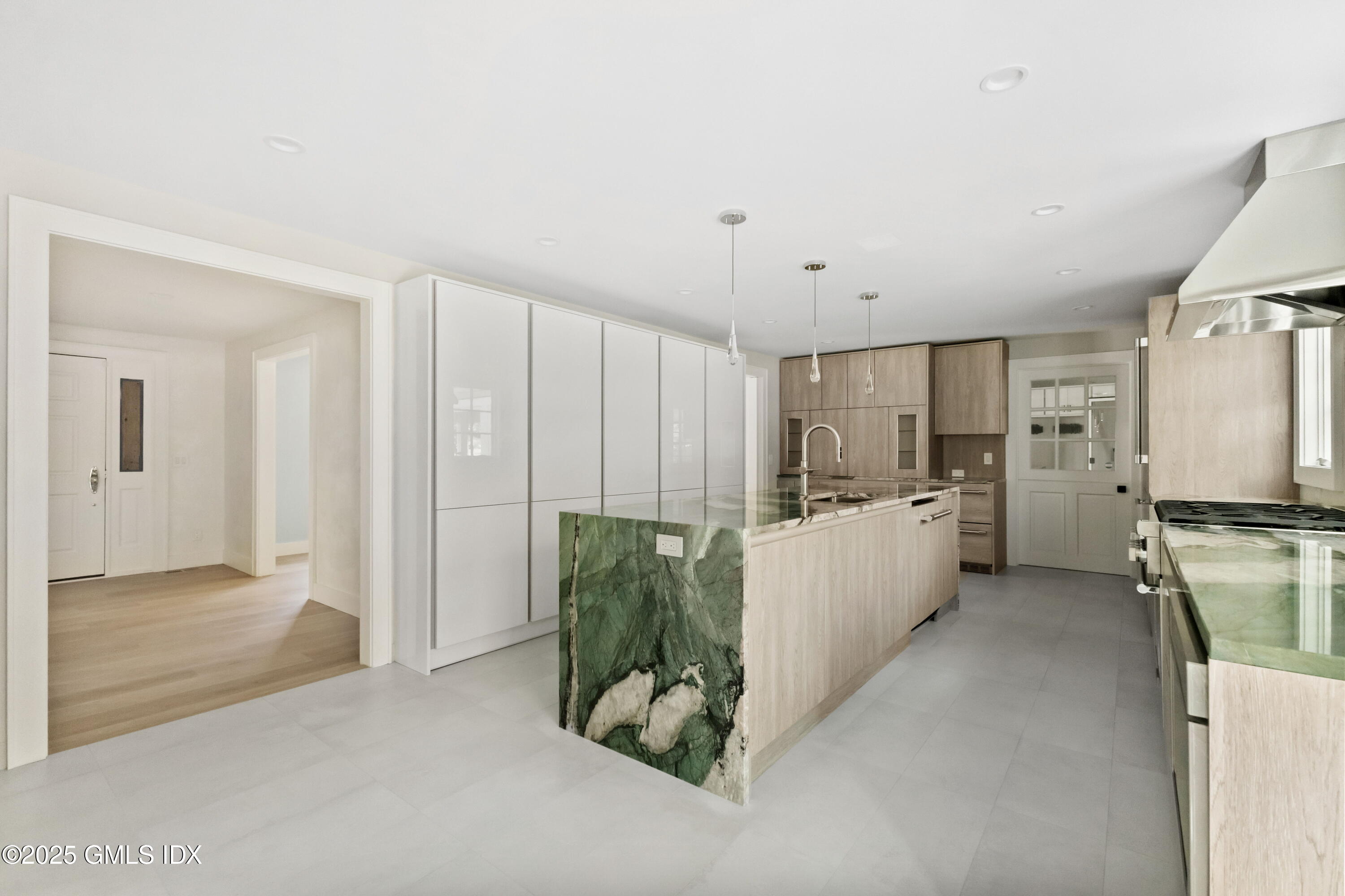 Greenwich, Connecticut 06831, United States, 6 Bedrooms Bedrooms, ,5 BathroomsBathrooms,Residential,Active,236483