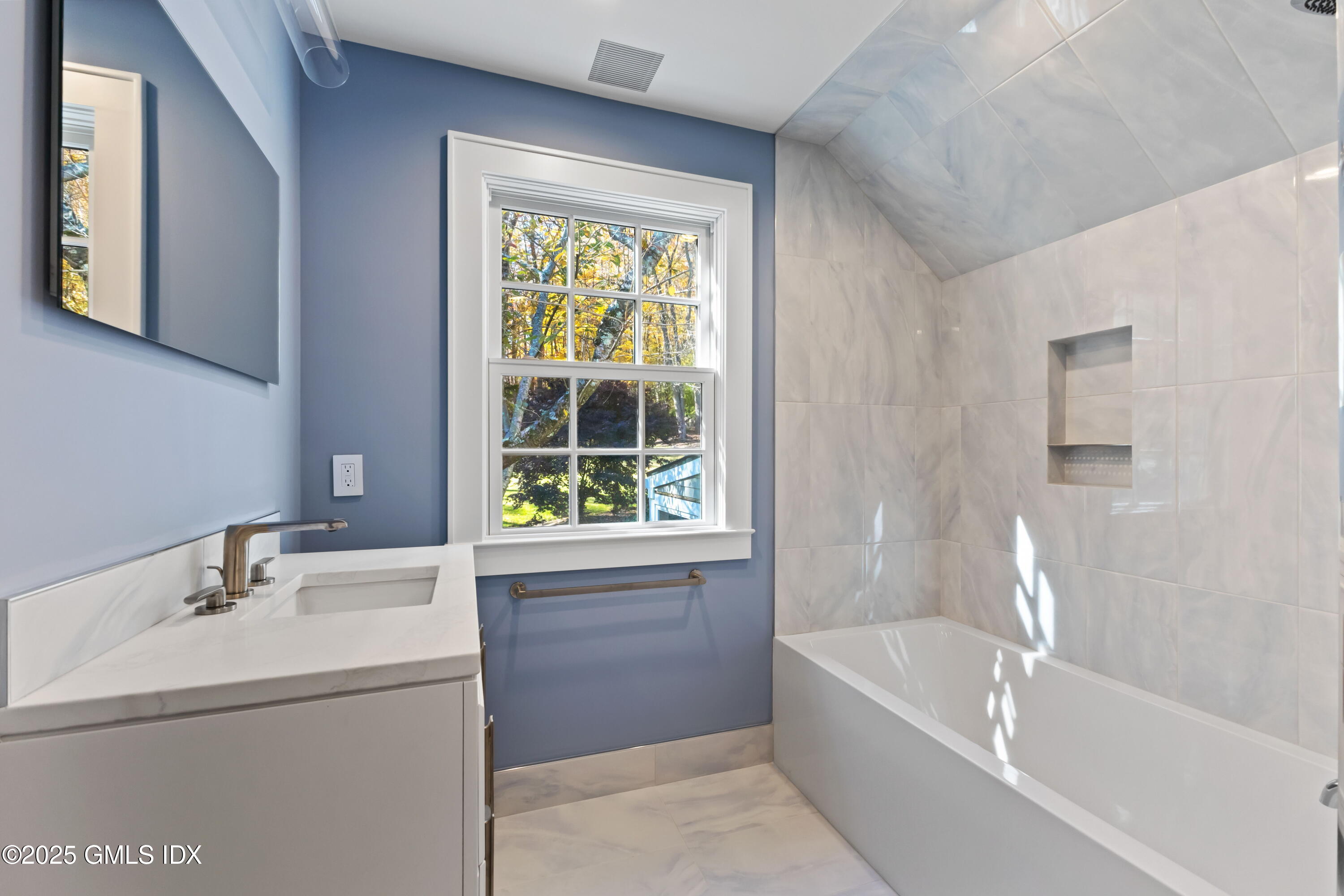 Greenwich, Connecticut 06831, United States, 6 Bedrooms Bedrooms, ,5 BathroomsBathrooms,Residential,Active,236483