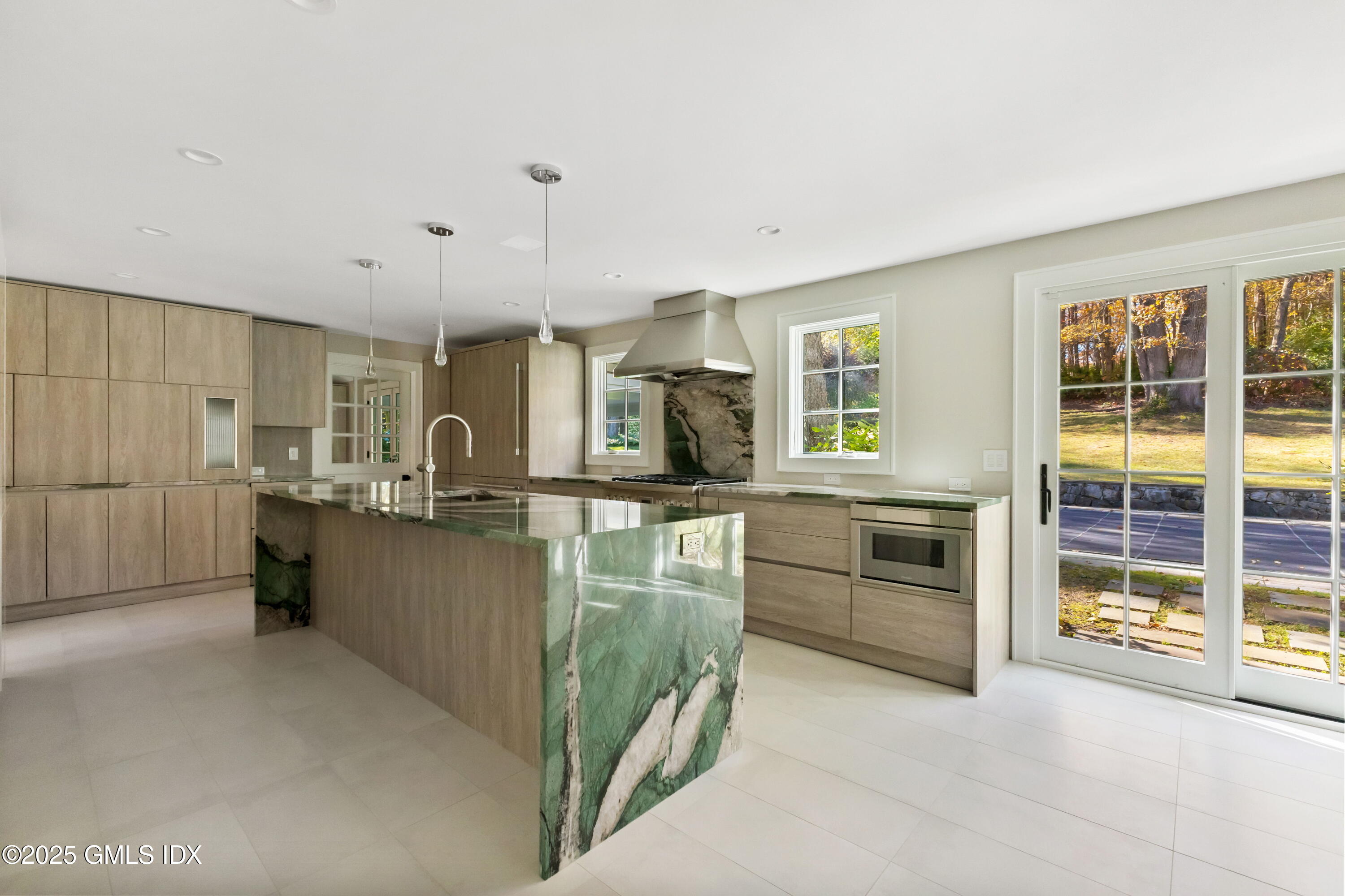 Greenwich, Connecticut 06831, United States, 6 Bedrooms Bedrooms, ,5 BathroomsBathrooms,Residential,Active,236483