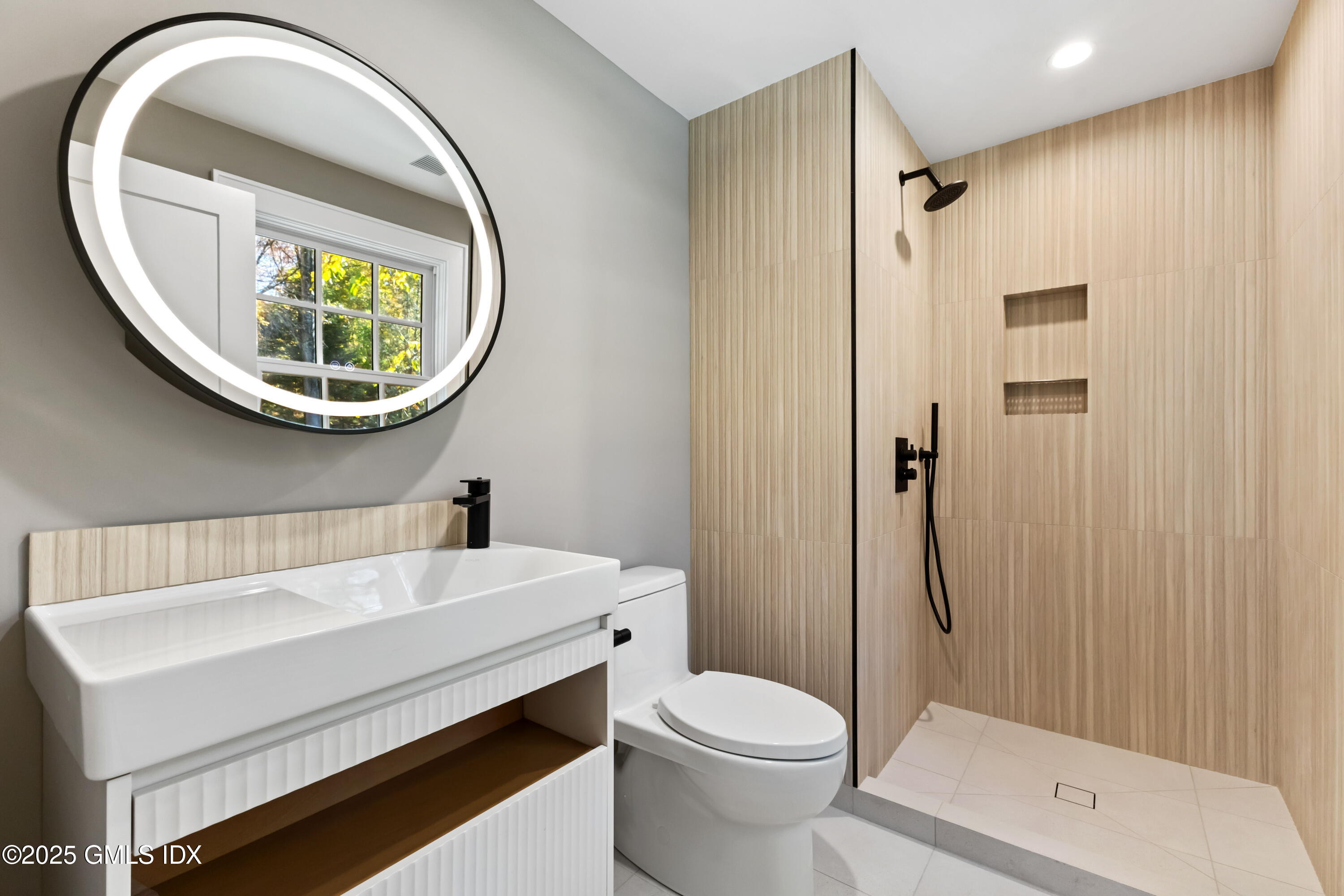 Greenwich, Connecticut 06831, United States, 6 Bedrooms Bedrooms, ,5 BathroomsBathrooms,Residential,Active,236483