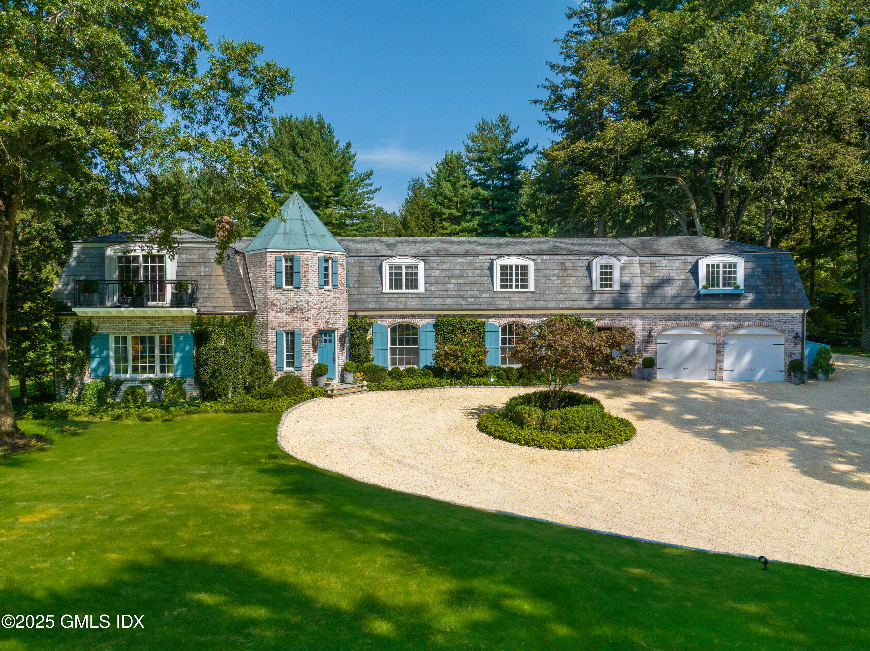 644 Lake Avenue, Greenwich, Connecticut - 4 Bedrooms  
5 Bathrooms - 