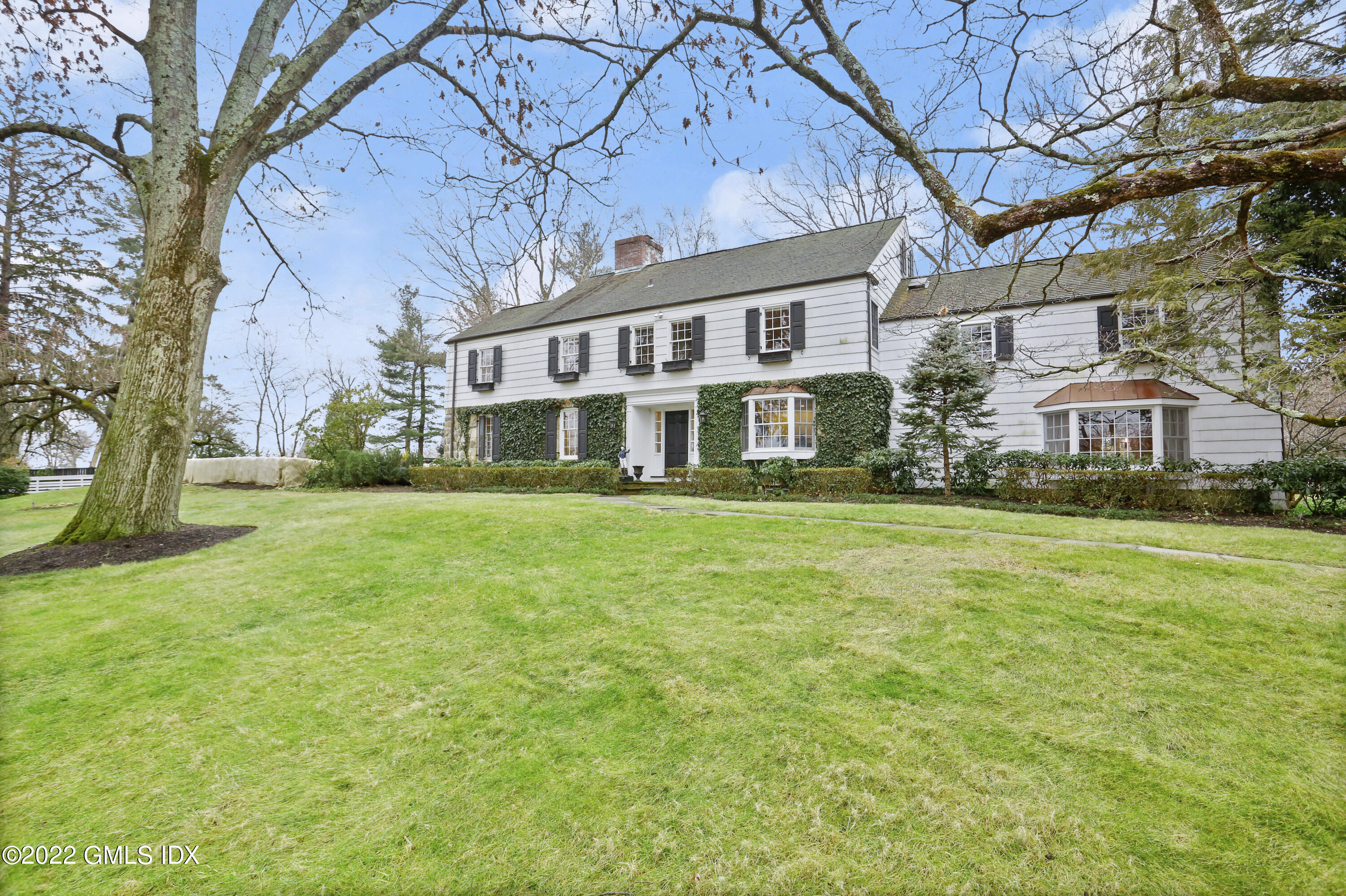 508 Round Hill Road, Greenwich, Connecticut - 6 Bedrooms  
5 Bathrooms - 