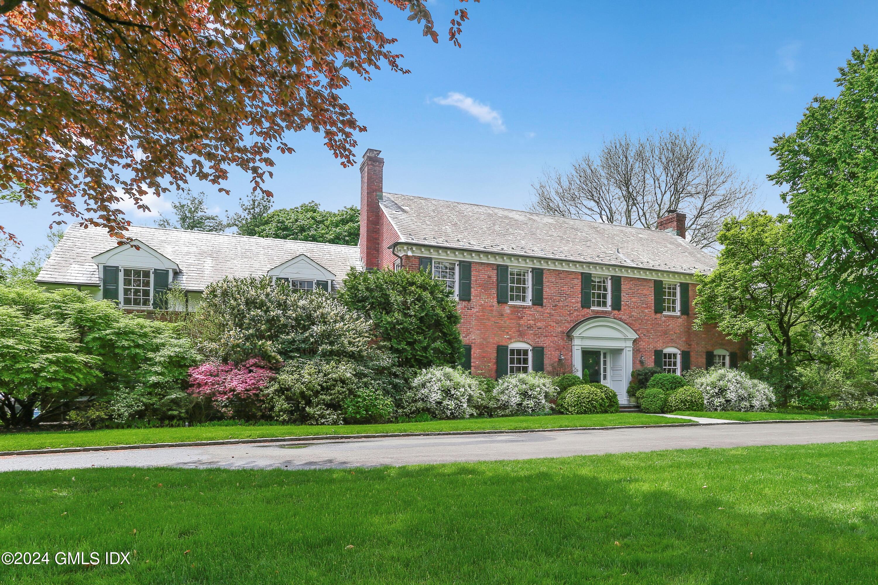 12 Lindsay Drive, Greenwich, Connecticut - 5 Bedrooms  
5.5 Bathrooms - 