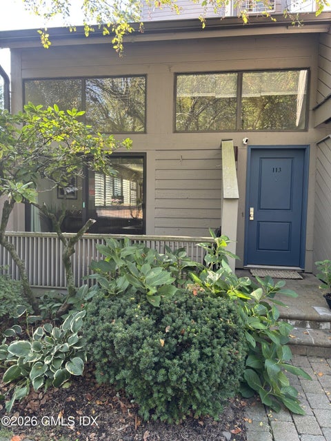 Photo for 1465 E Putnam Avenue 113