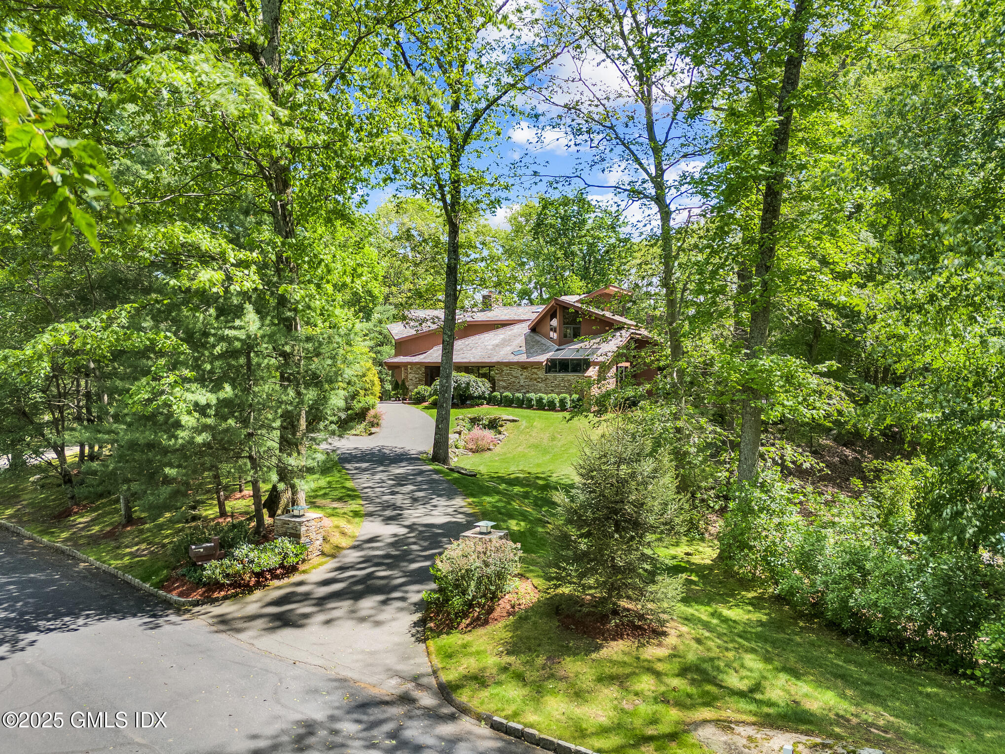 12 Stallion Trail, Greenwich, Connecticut - 4 Bedrooms  
7.5 Bathrooms - 