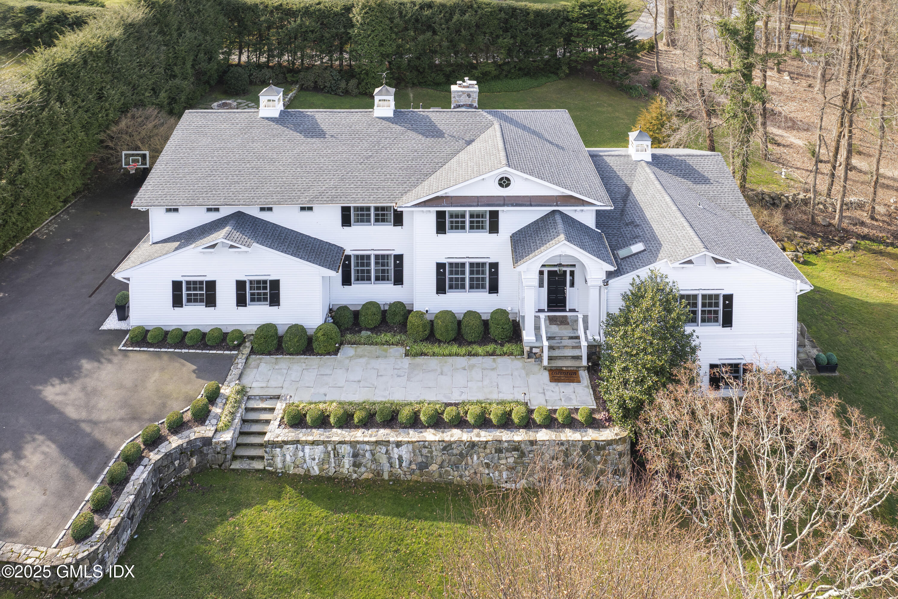 17 Rustic View Road, Greenwich, Connecticut - 5 Bedrooms  
7 Bathrooms - 