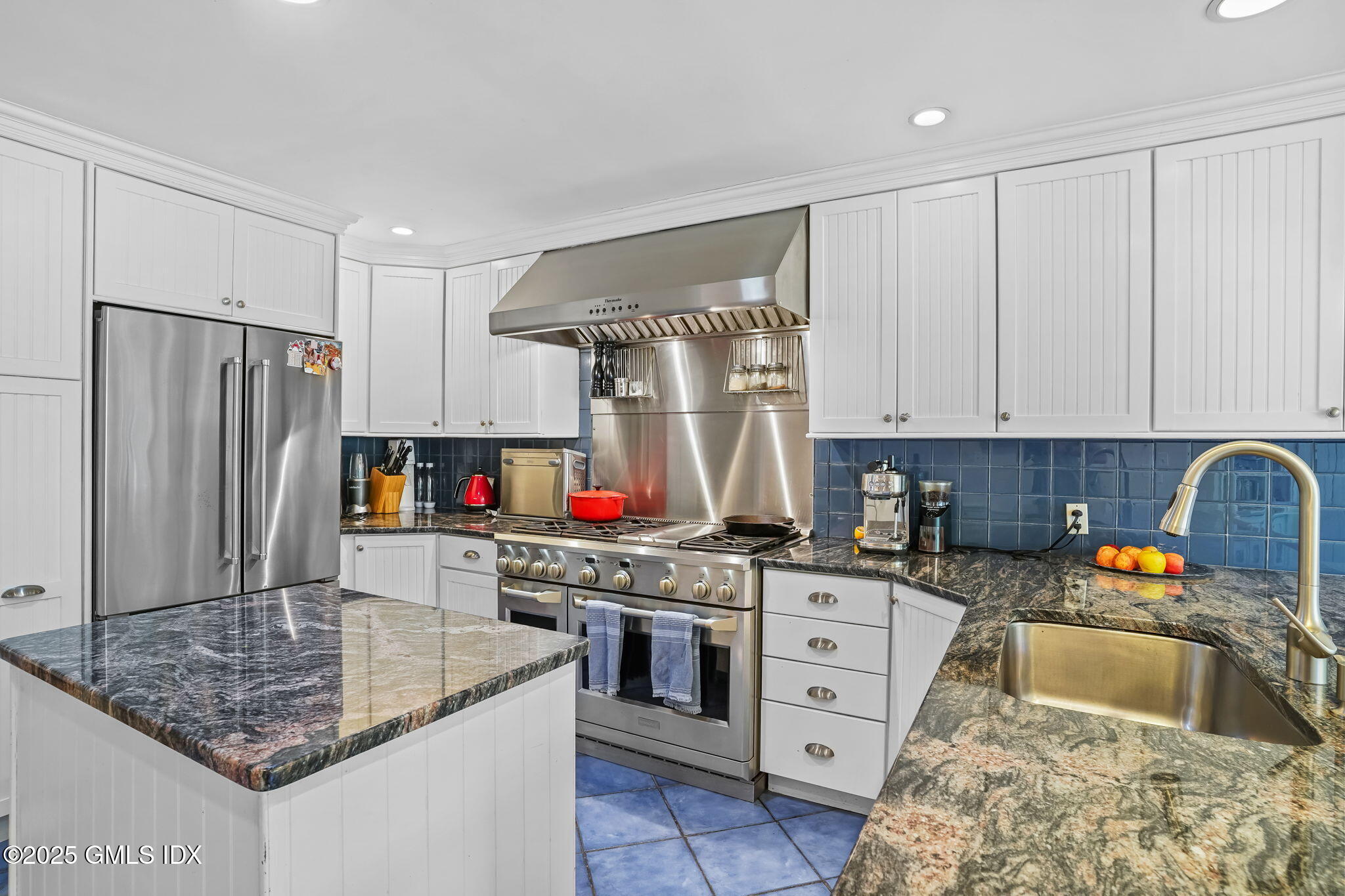 Old Greenwich, Connecticut 06870, United States, 4 Bedrooms Bedrooms, ,4 BathroomsBathrooms,Residential,Pending,206200