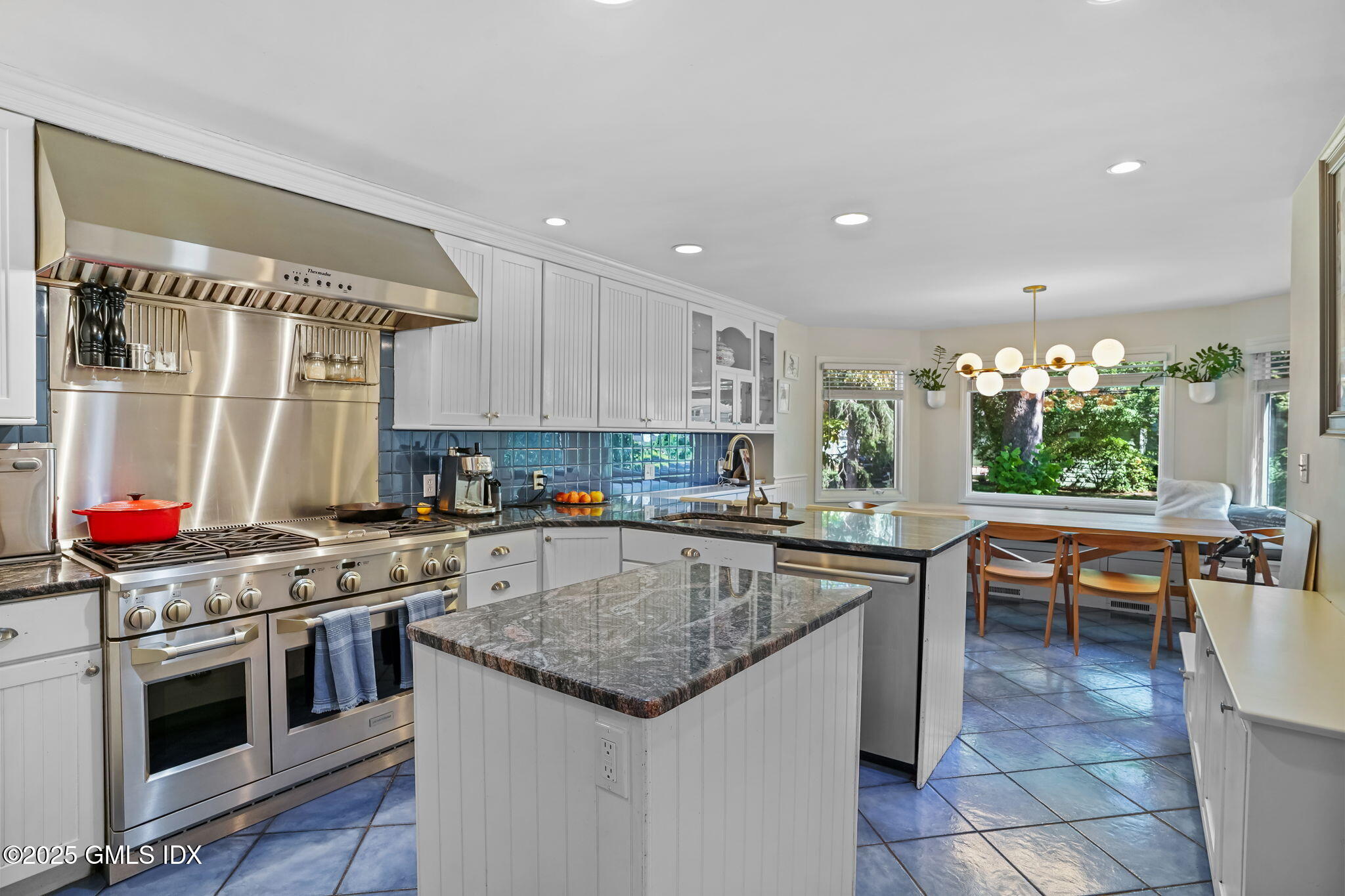 Old Greenwich, Connecticut 06870, United States, 4 Bedrooms Bedrooms, ,4 BathroomsBathrooms,Residential,Pending,206200