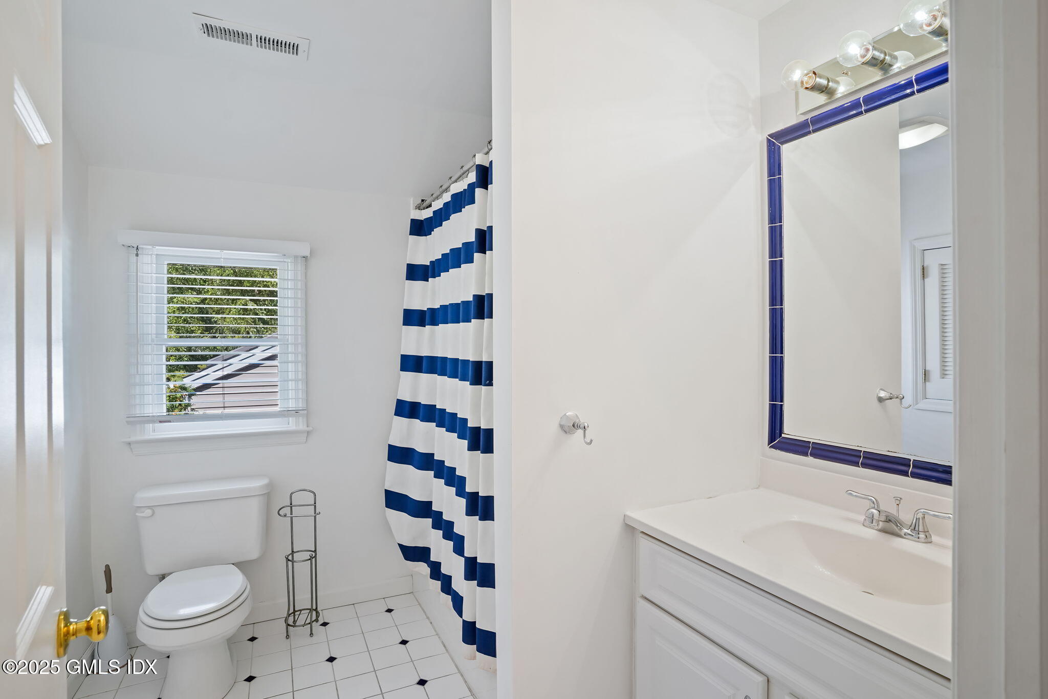 Old Greenwich, Connecticut 06870, United States, 4 Bedrooms Bedrooms, ,4 BathroomsBathrooms,Residential,Pending,206200