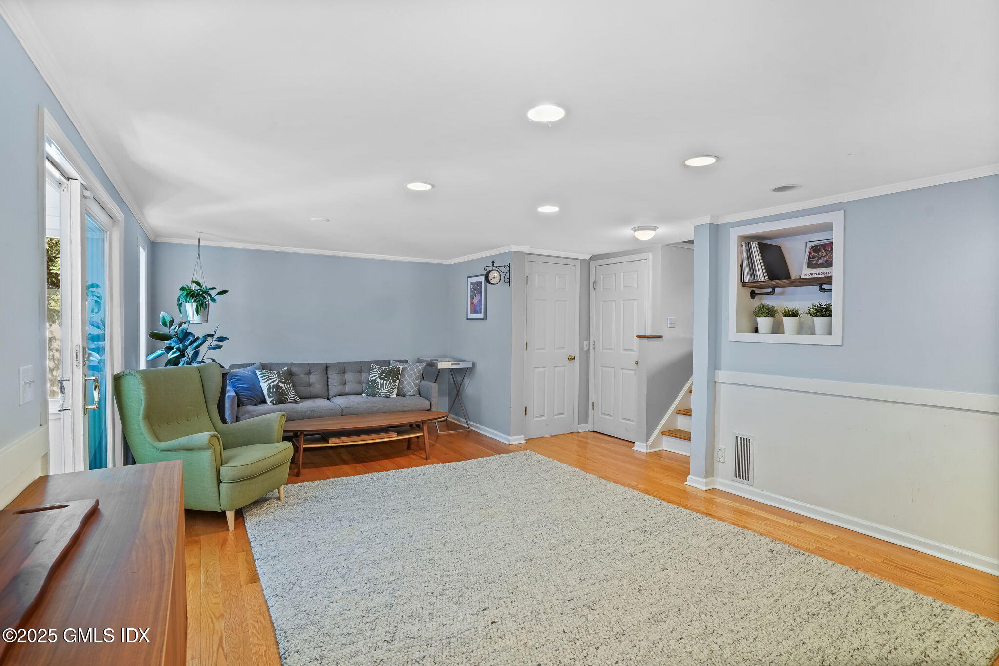 Old Greenwich, Connecticut 06870, United States, 4 Bedrooms Bedrooms, ,4 BathroomsBathrooms,Residential,Pending,206200