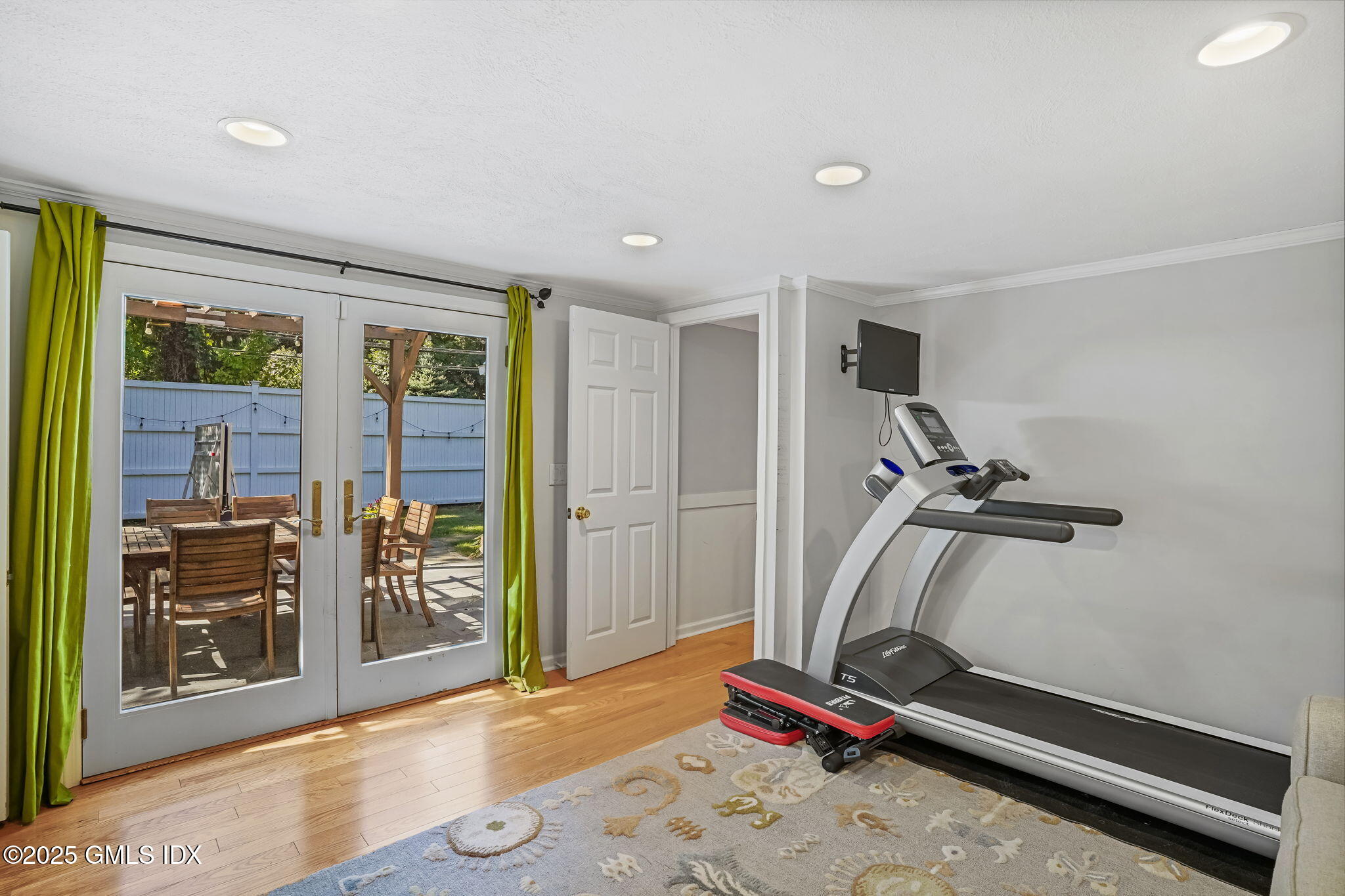 Old Greenwich, Connecticut 06870, United States, 4 Bedrooms Bedrooms, ,4 BathroomsBathrooms,Residential,Pending,206200