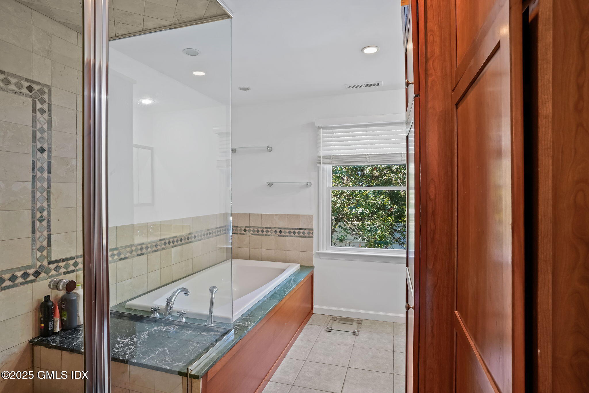 Old Greenwich, Connecticut 06870, United States, 4 Bedrooms Bedrooms, ,4 BathroomsBathrooms,Residential,Pending,206200