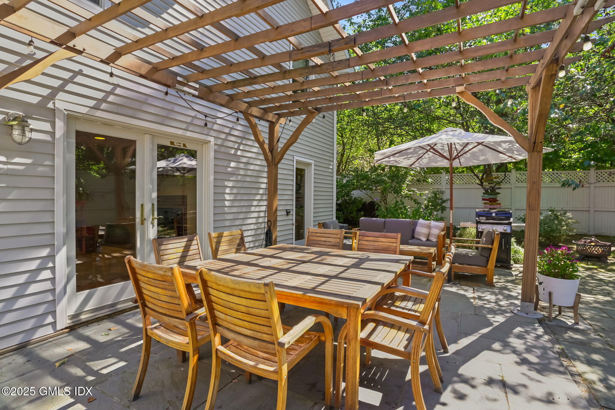 Old Greenwich, Connecticut 06870, United States, 4 Bedrooms Bedrooms, ,4 BathroomsBathrooms,Residential,Pending,206200