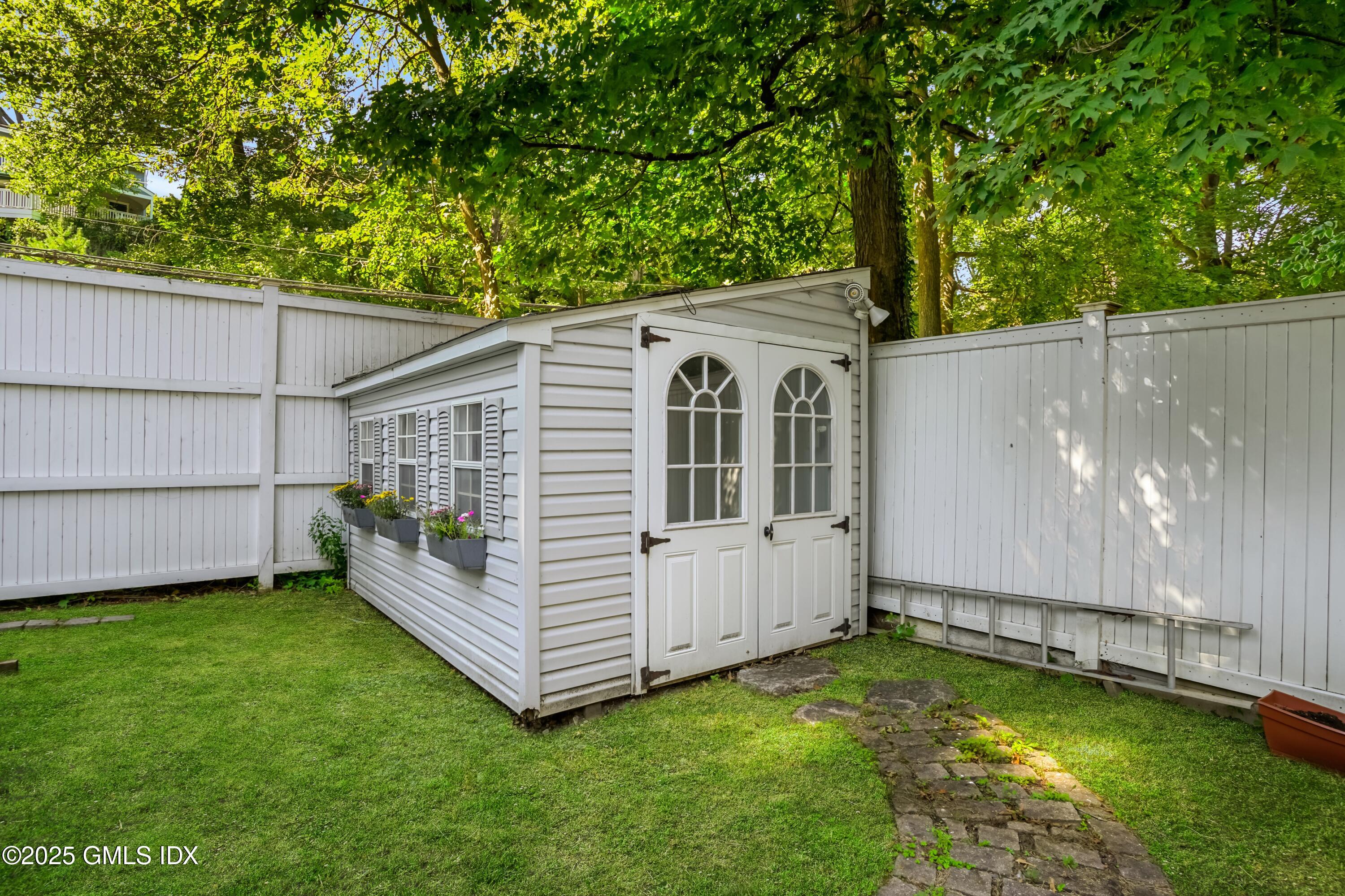 Old Greenwich, Connecticut 06870, United States, 4 Bedrooms Bedrooms, ,4 BathroomsBathrooms,Residential,Pending,206200