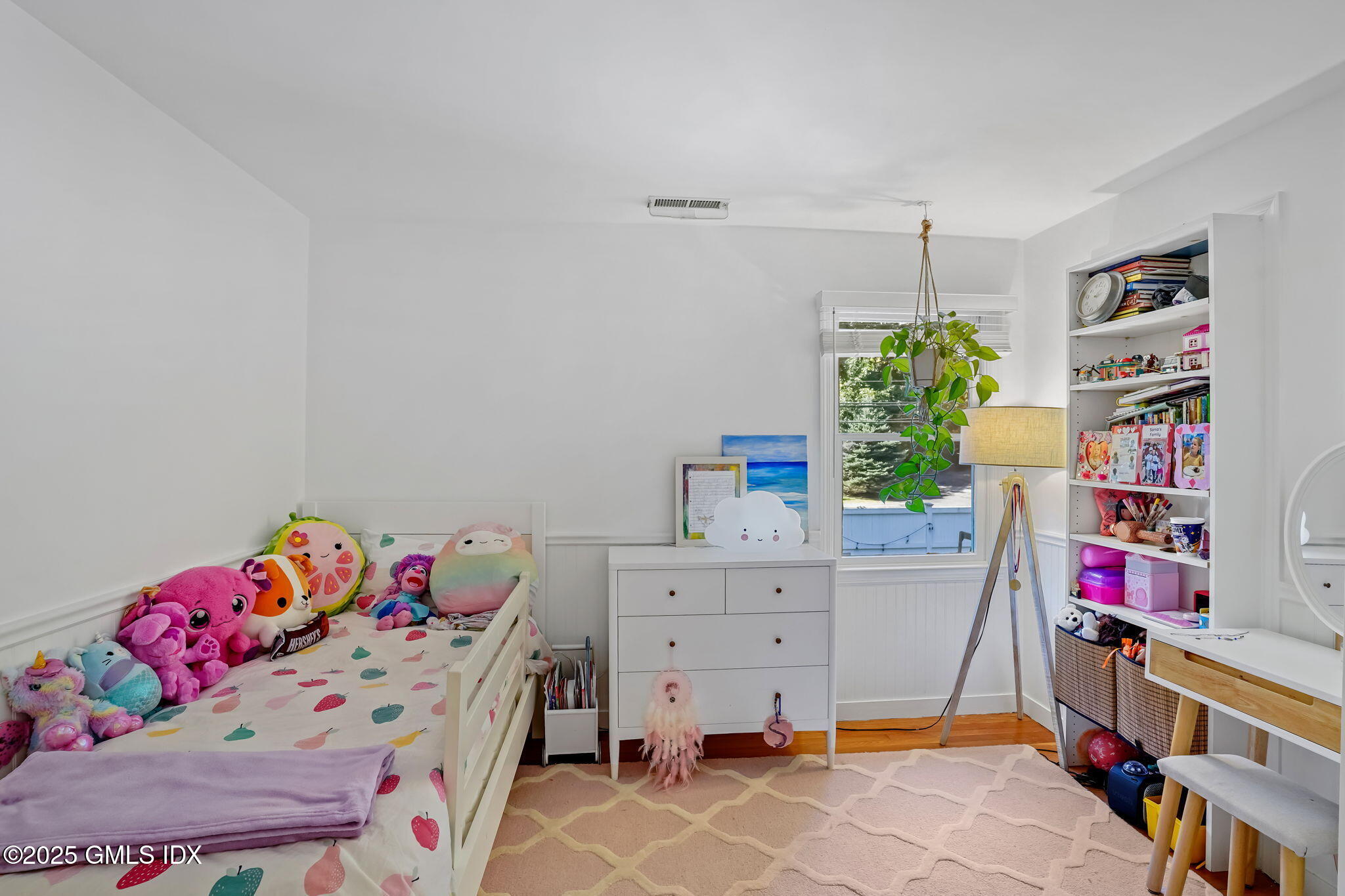 Old Greenwich, Connecticut 06870, United States, 4 Bedrooms Bedrooms, ,4 BathroomsBathrooms,Residential,Pending,206200