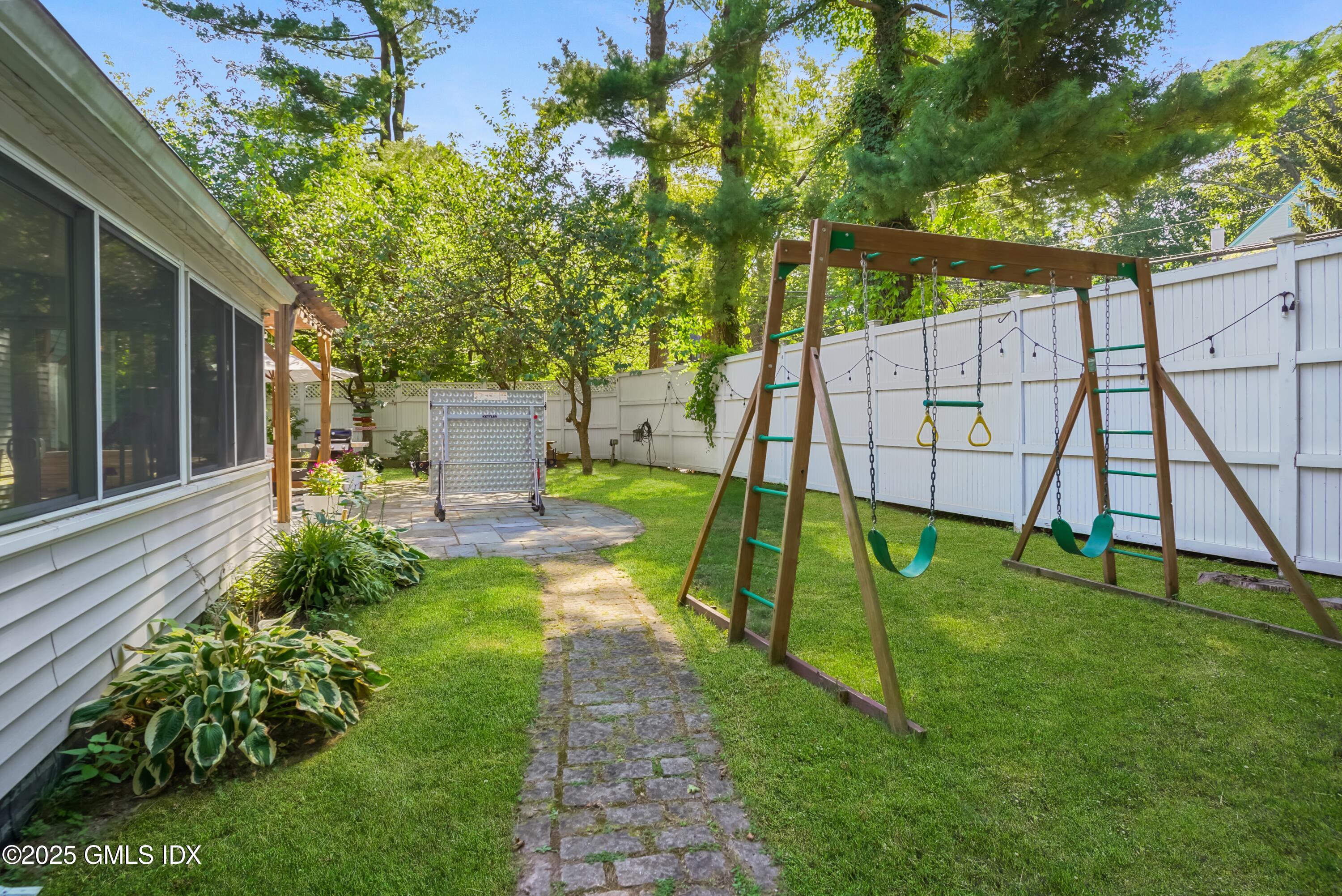 Old Greenwich, Connecticut 06870, United States, 4 Bedrooms Bedrooms, ,4 BathroomsBathrooms,Residential,Pending,206200