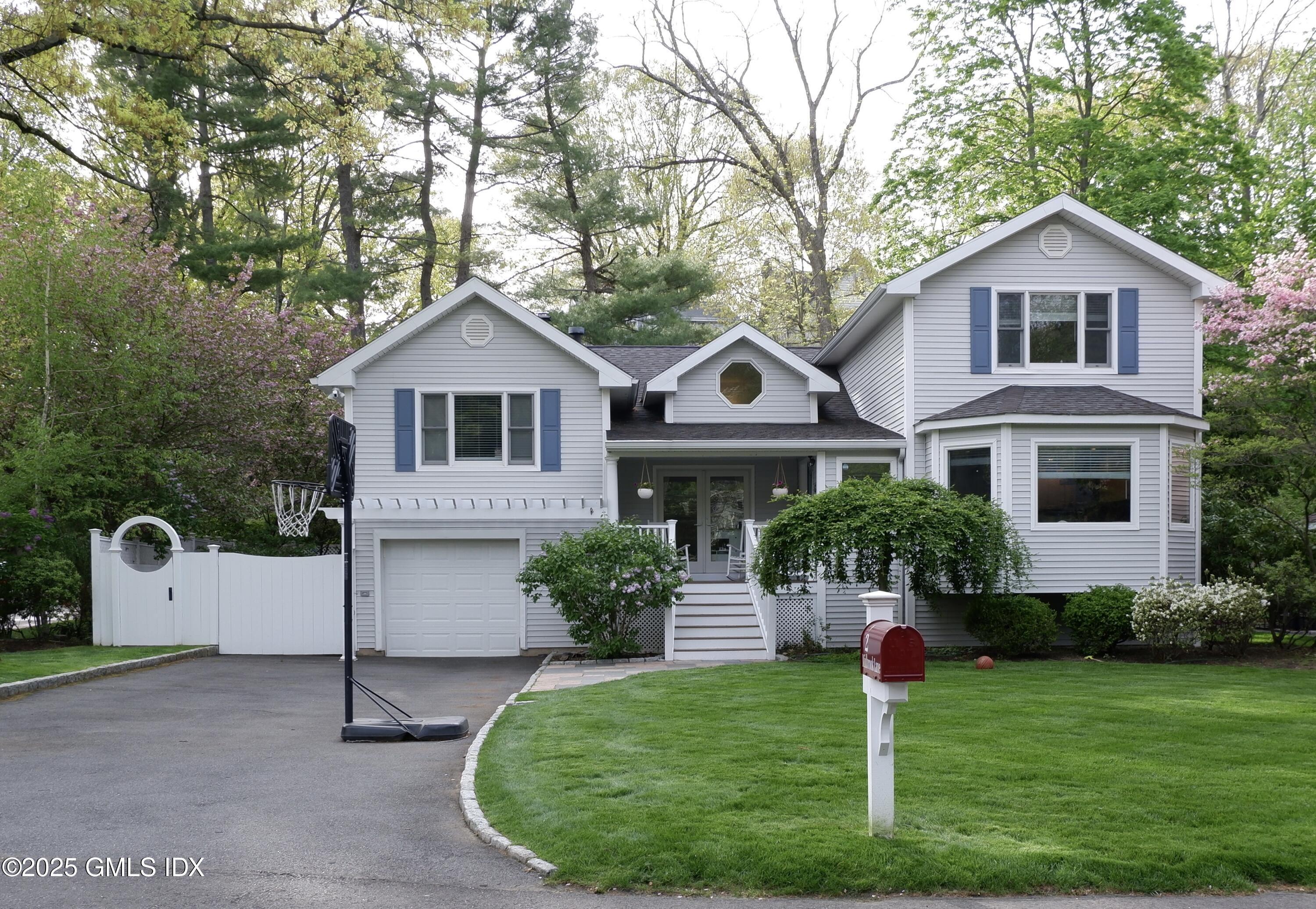 Old Greenwich, Connecticut 06870, United States, 4 Bedrooms Bedrooms, ,4 BathroomsBathrooms,Residential,Pending,206200