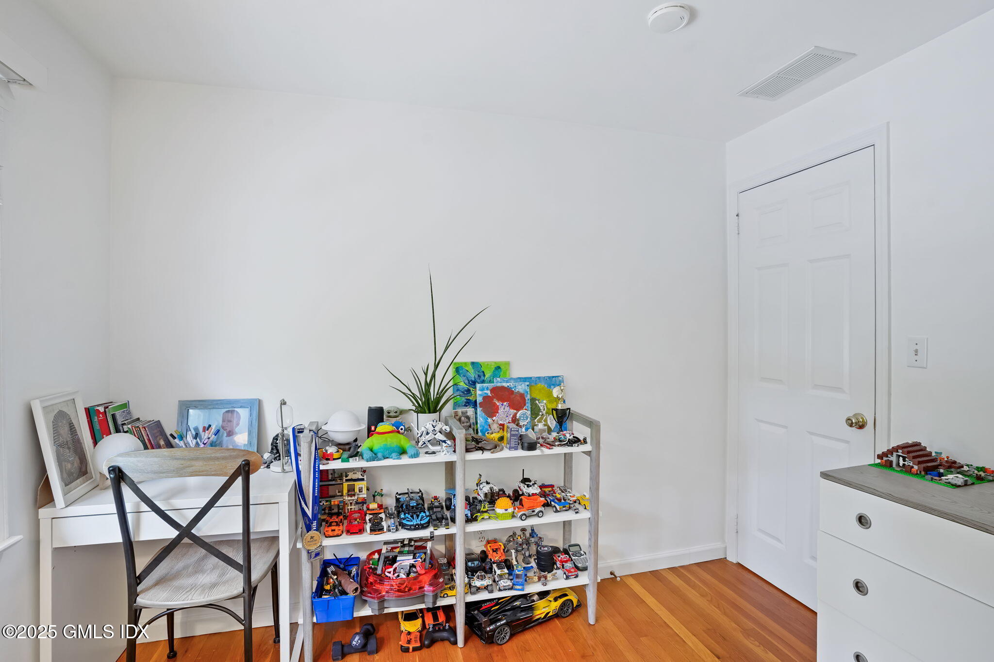 Old Greenwich, Connecticut 06870, United States, 4 Bedrooms Bedrooms, ,4 BathroomsBathrooms,Residential,Pending,206200