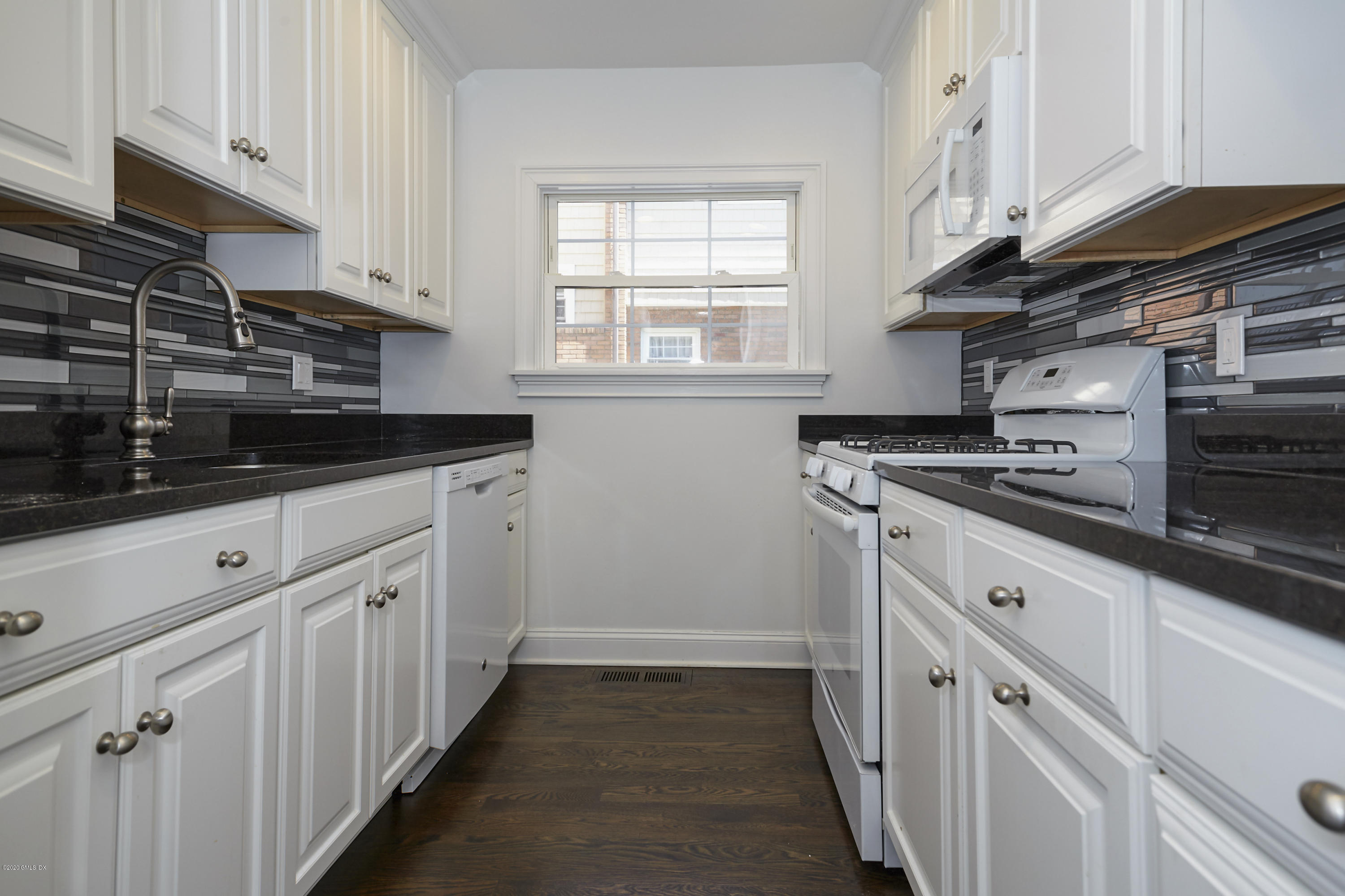 Rental Property at 156 E Elm Street, Greenwich, Connecticut - Bedrooms: 2 
Bathrooms: 3  - $4,950 MO.