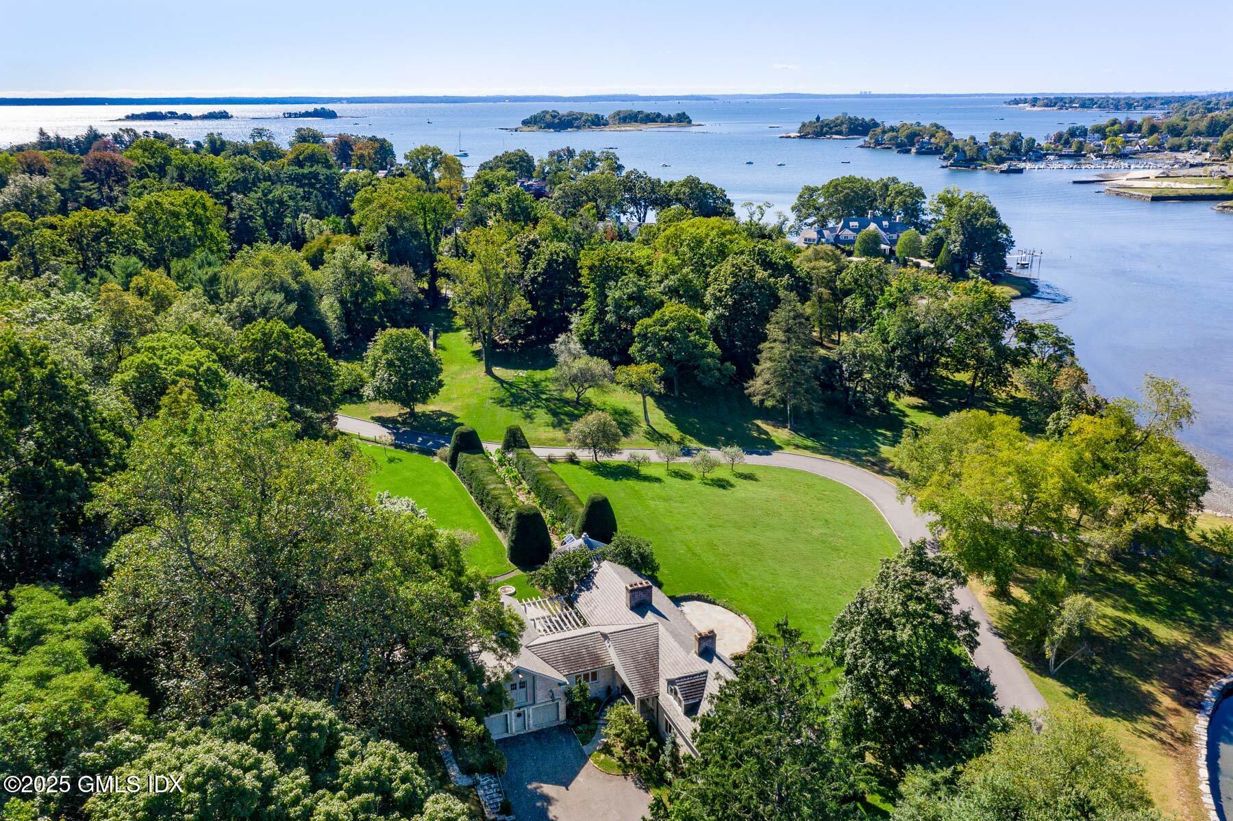 33 Meadow Wood Drive, Greenwich, Connecticut - 5 Bedrooms  
5 Bathrooms - 
